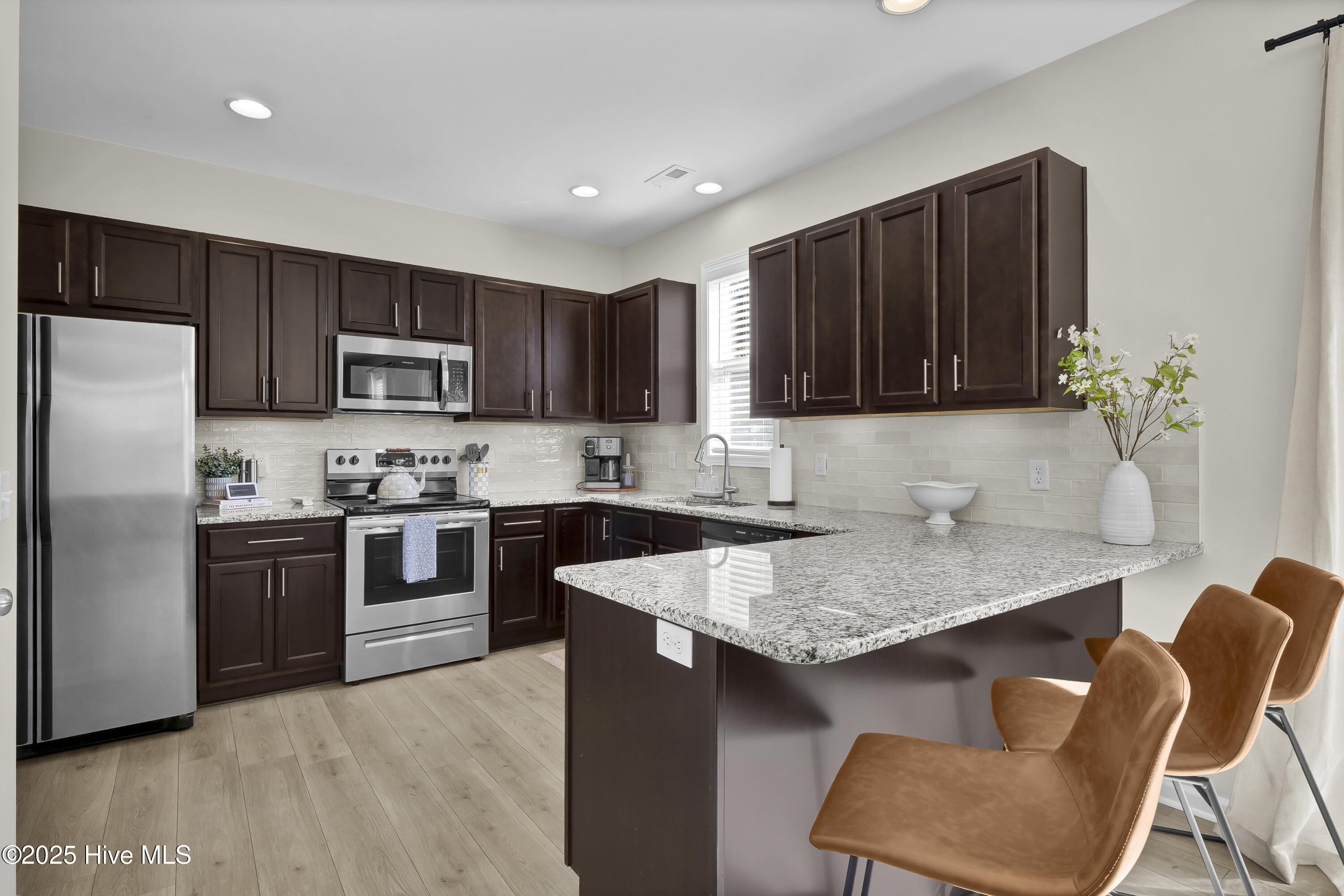 100537920 | Photo 14