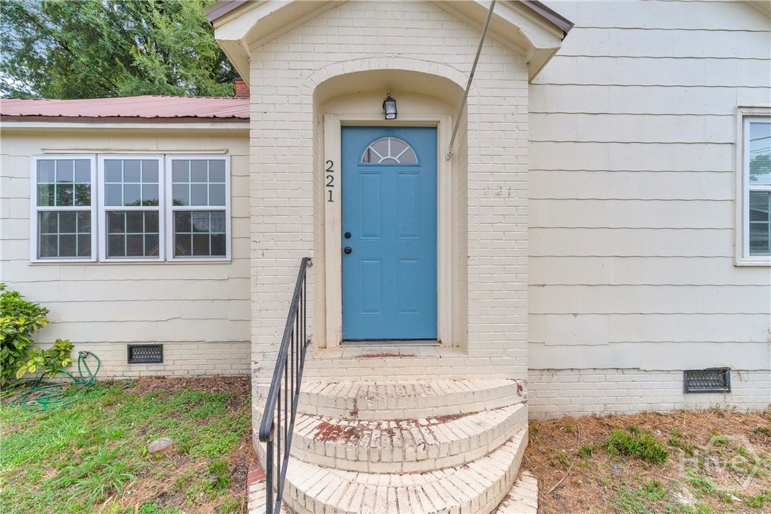 image of 221 Edwards St, Elberton, GA 30635 | MLS# CL361383
