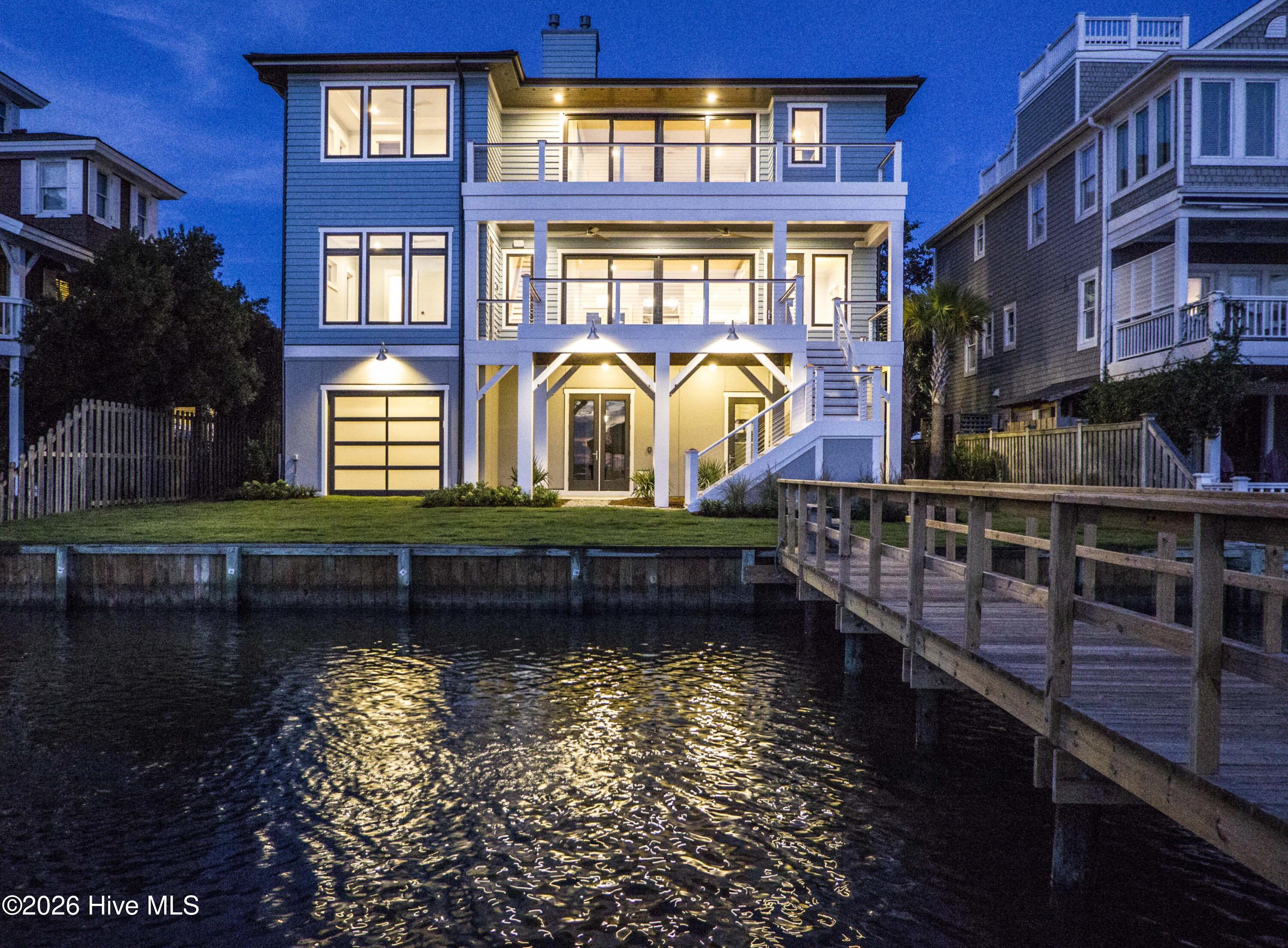 100563584 | Photo 51