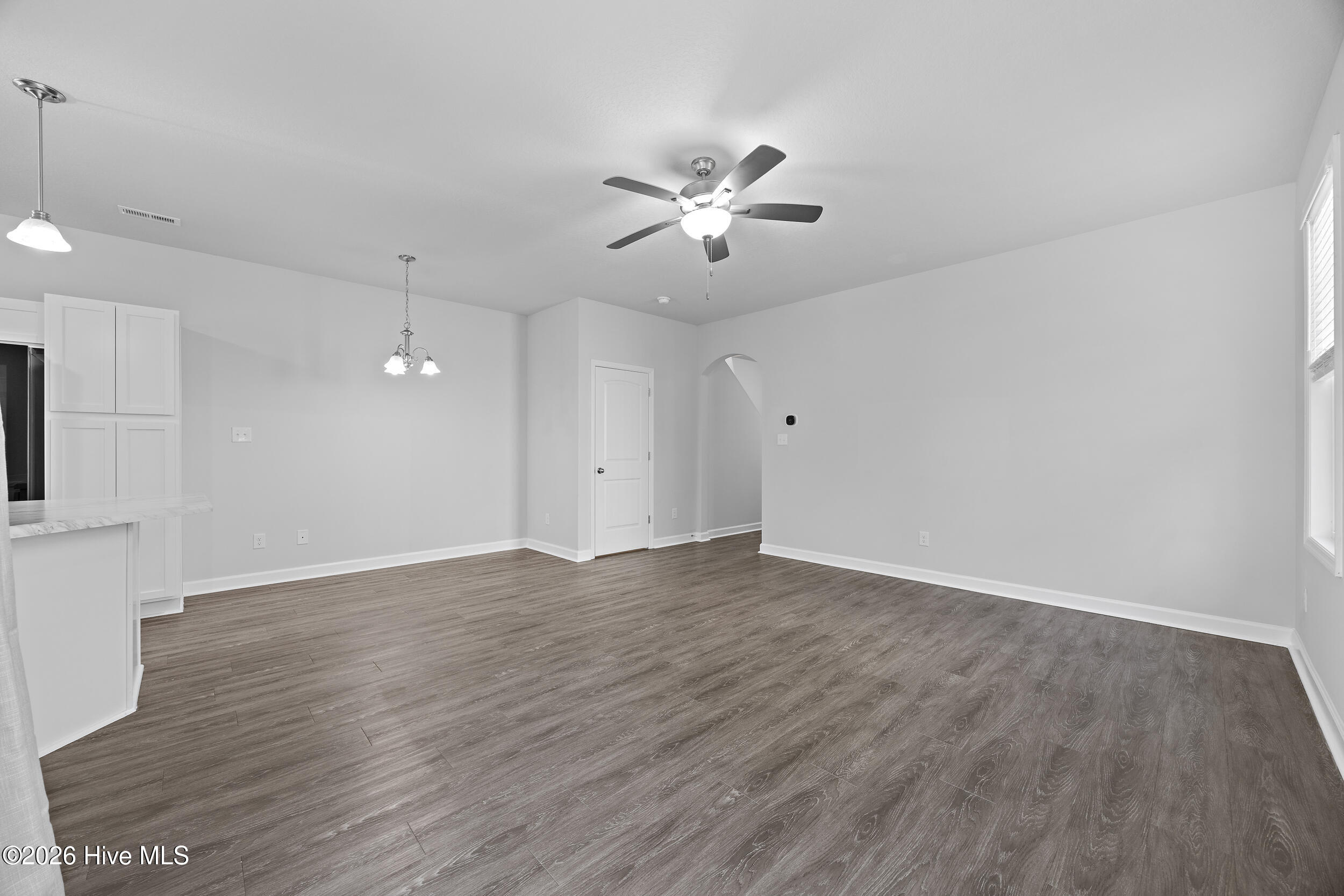 100557610 | Photo 13