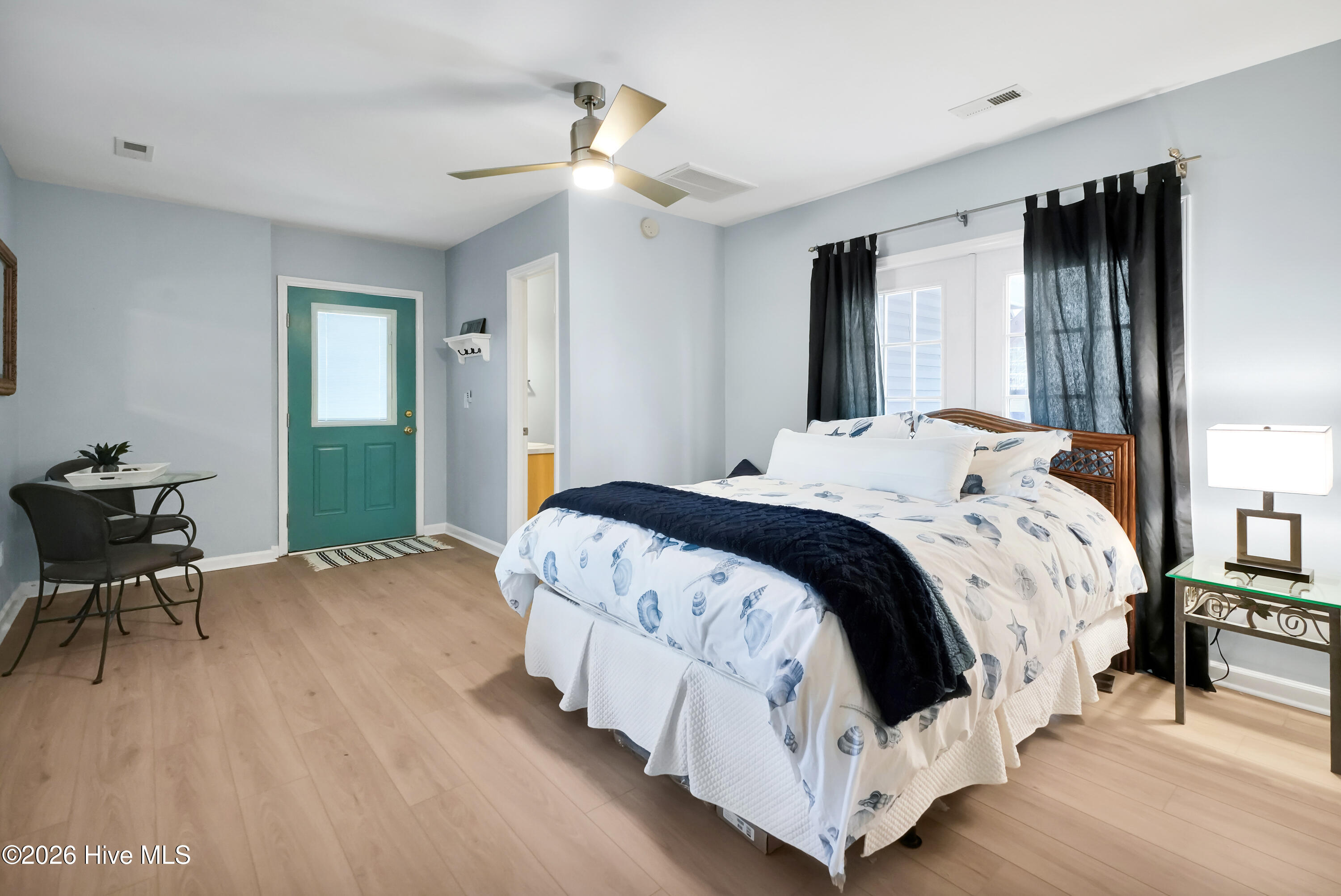 100550810 | Photo 36