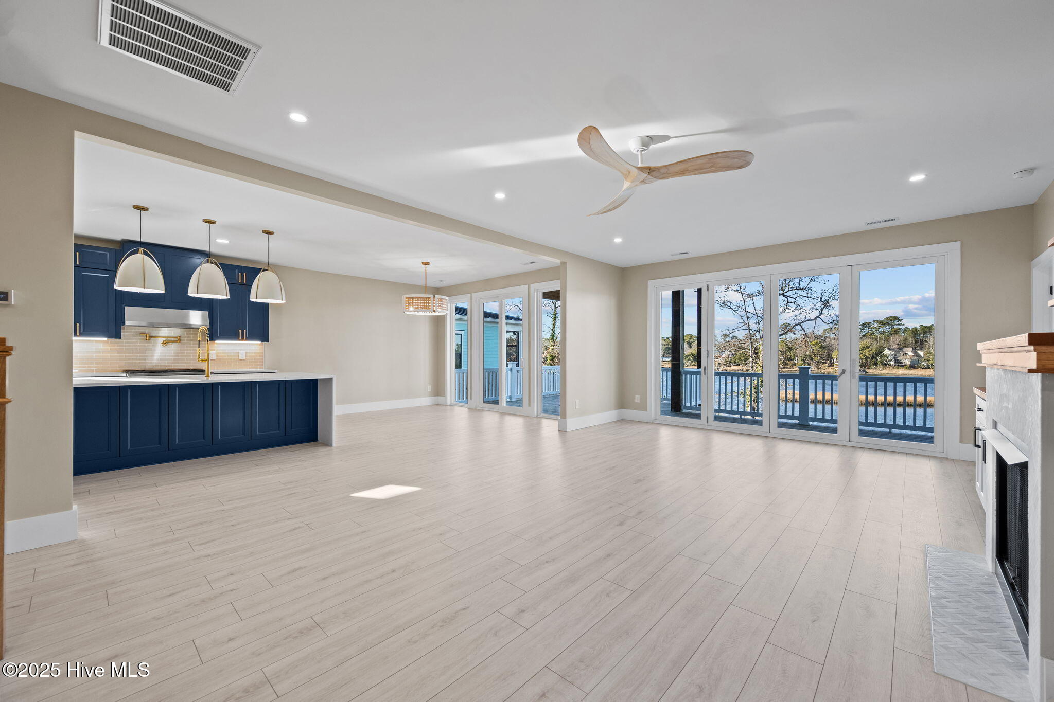 100547090 | Photo 12