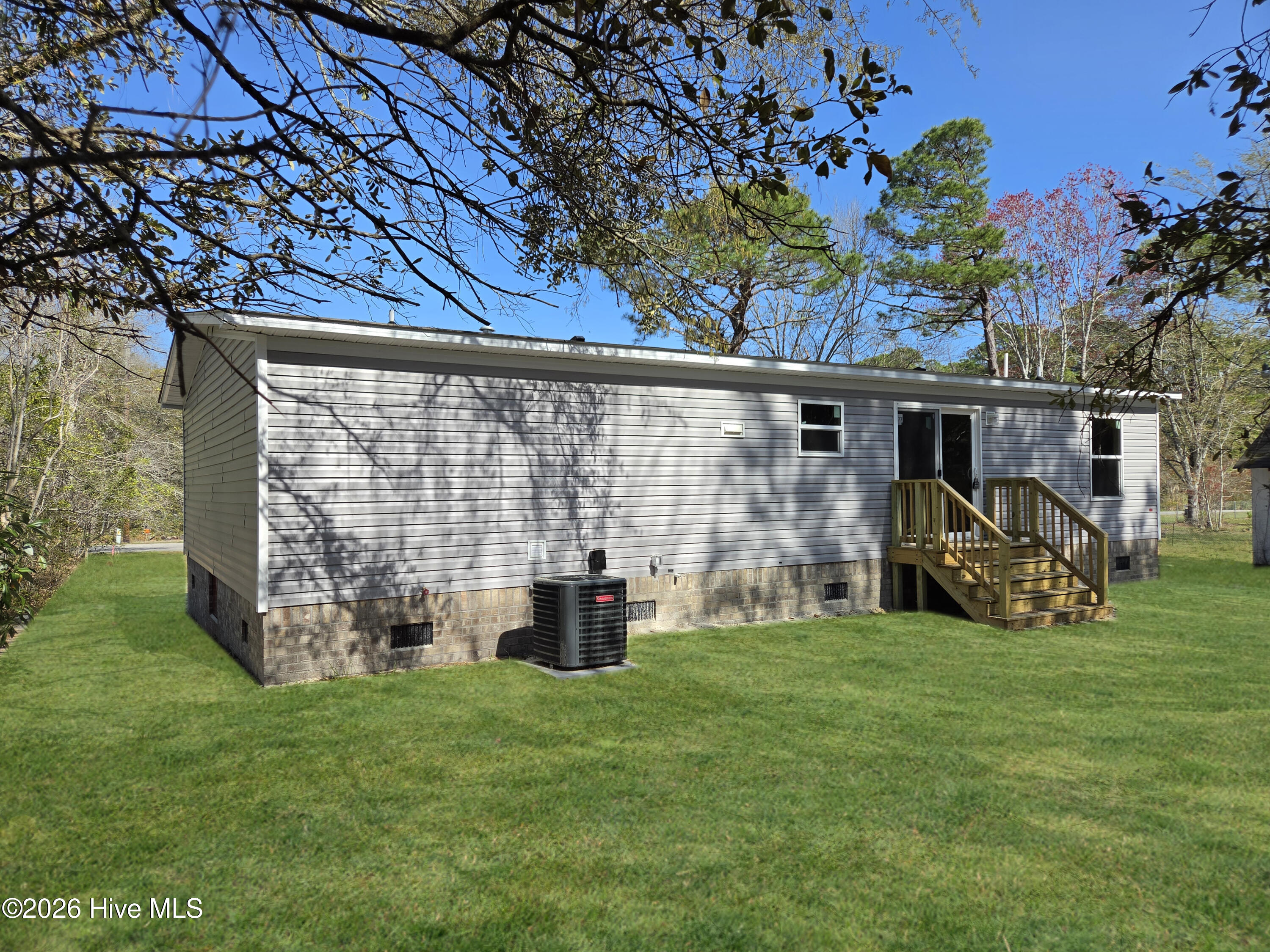 100563210 | Photo 30