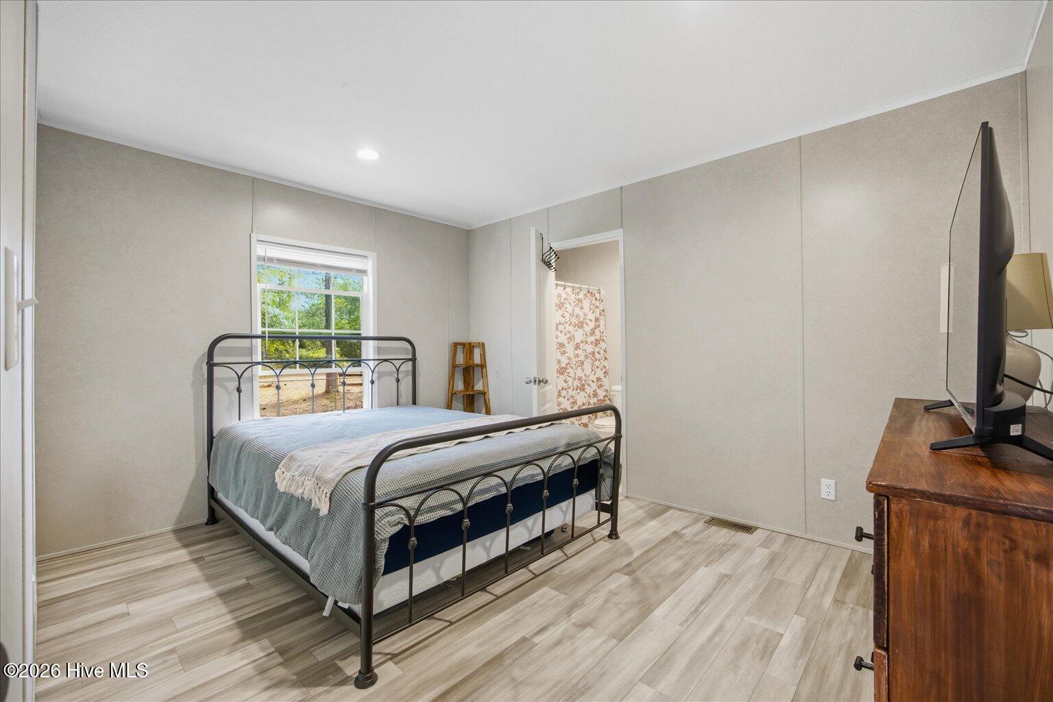 100549337 | Photo 16