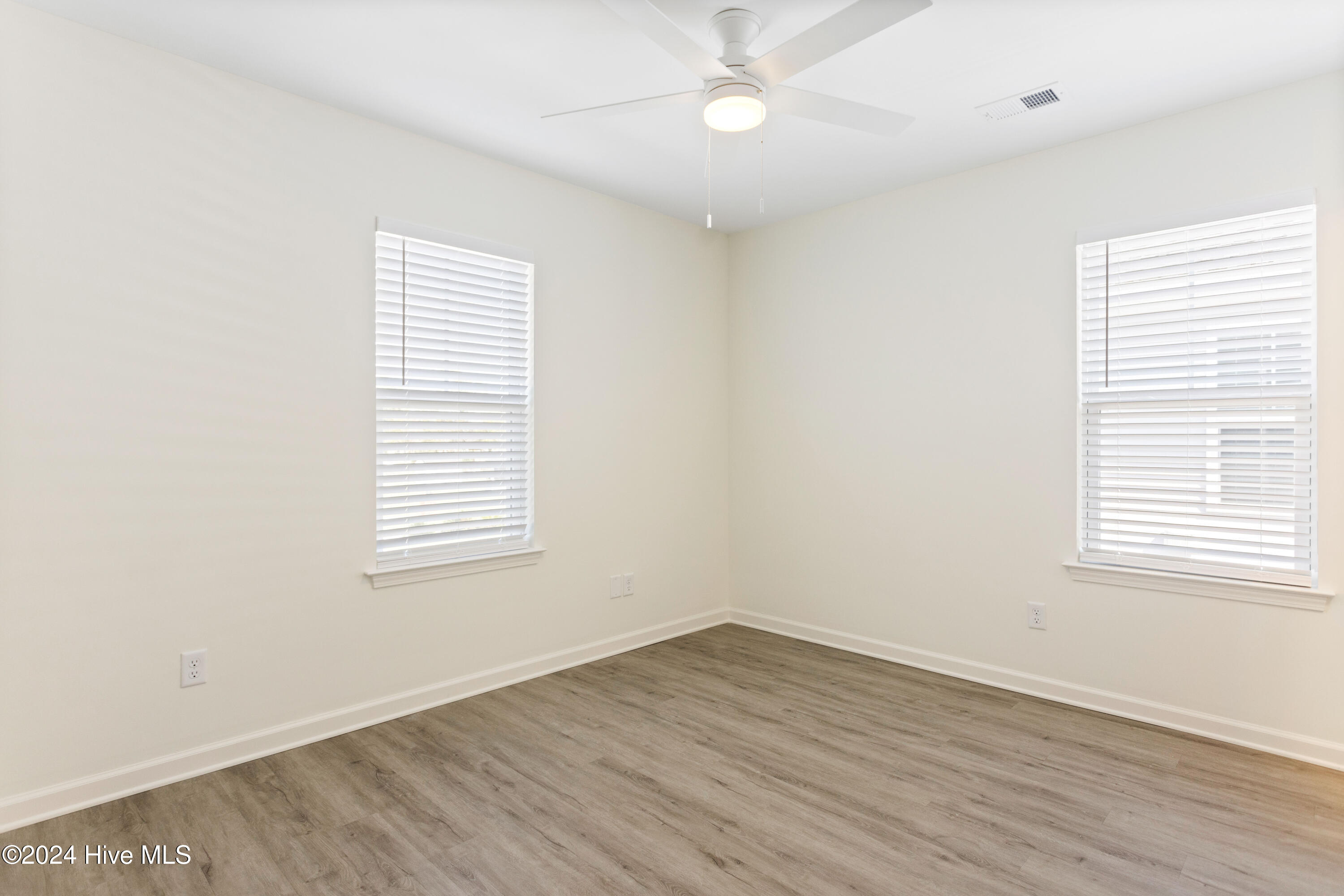 100547476 | Photo 11