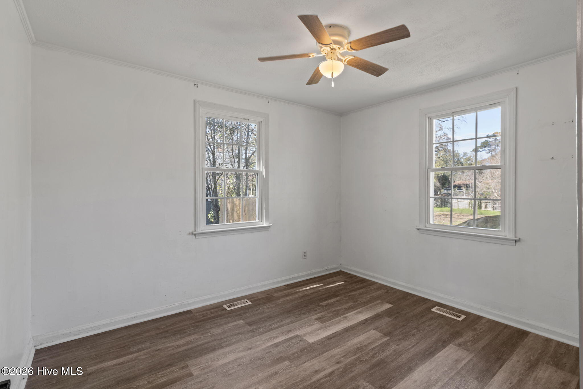 100561067 | Photo 23