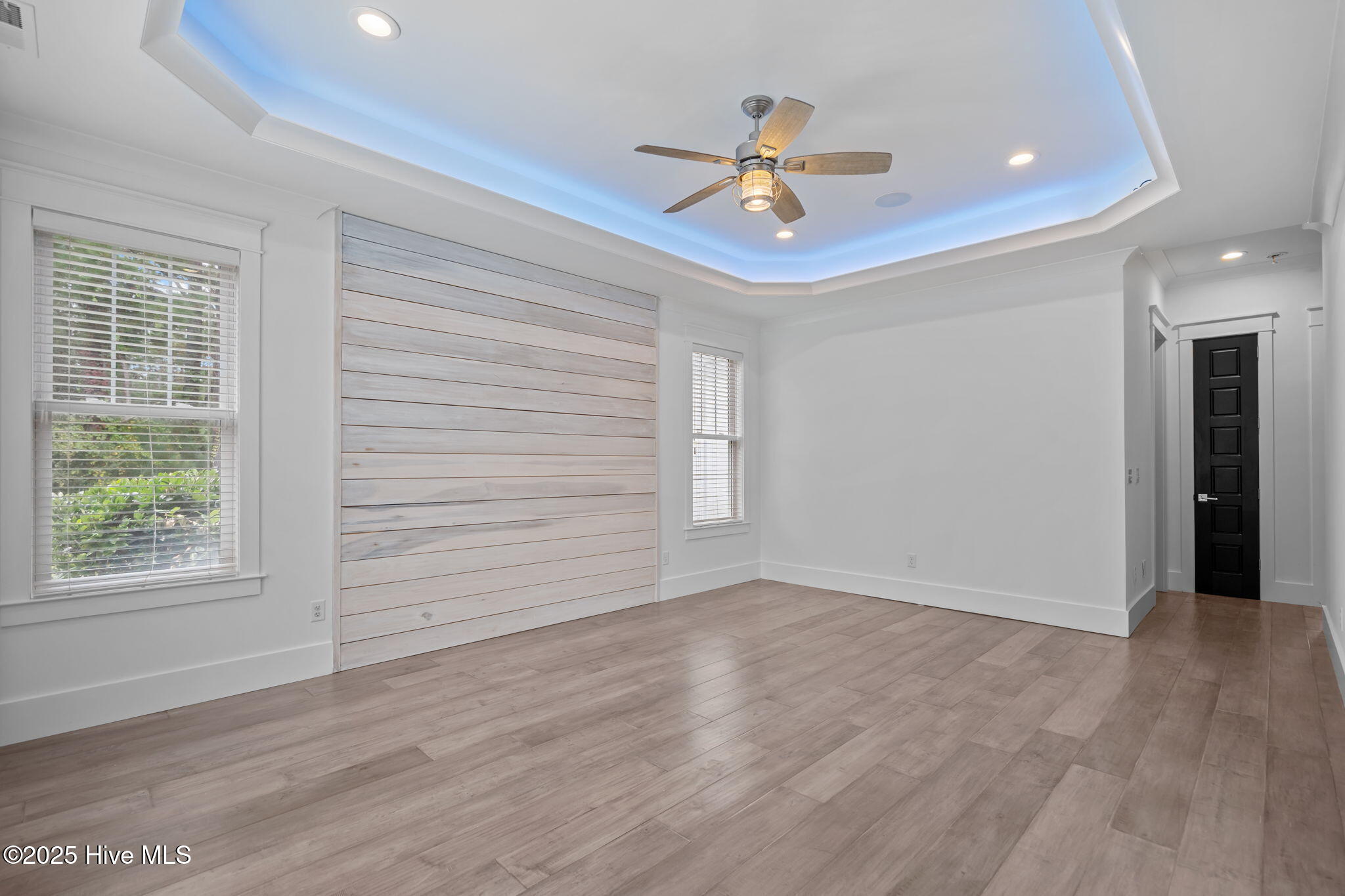 100532333 | Photo 33