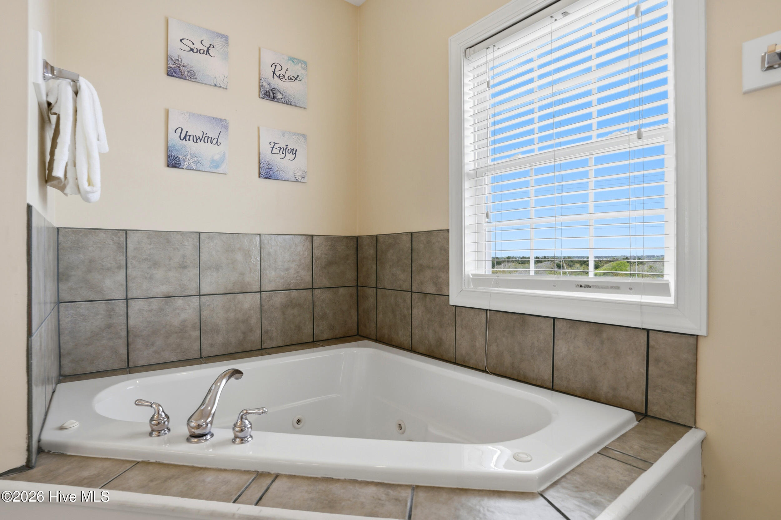 100566063 | Photo 23