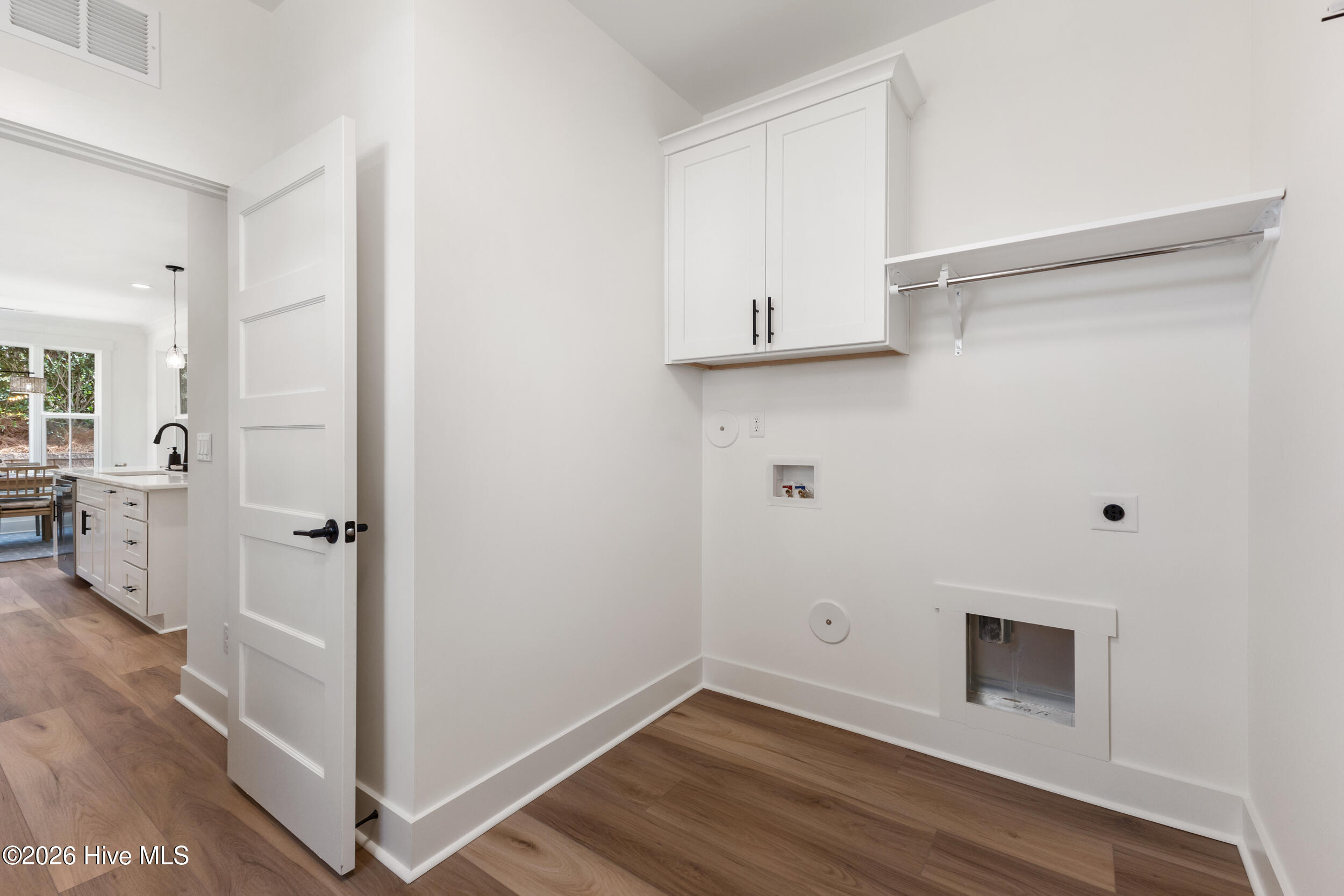 100561477 | Photo 38