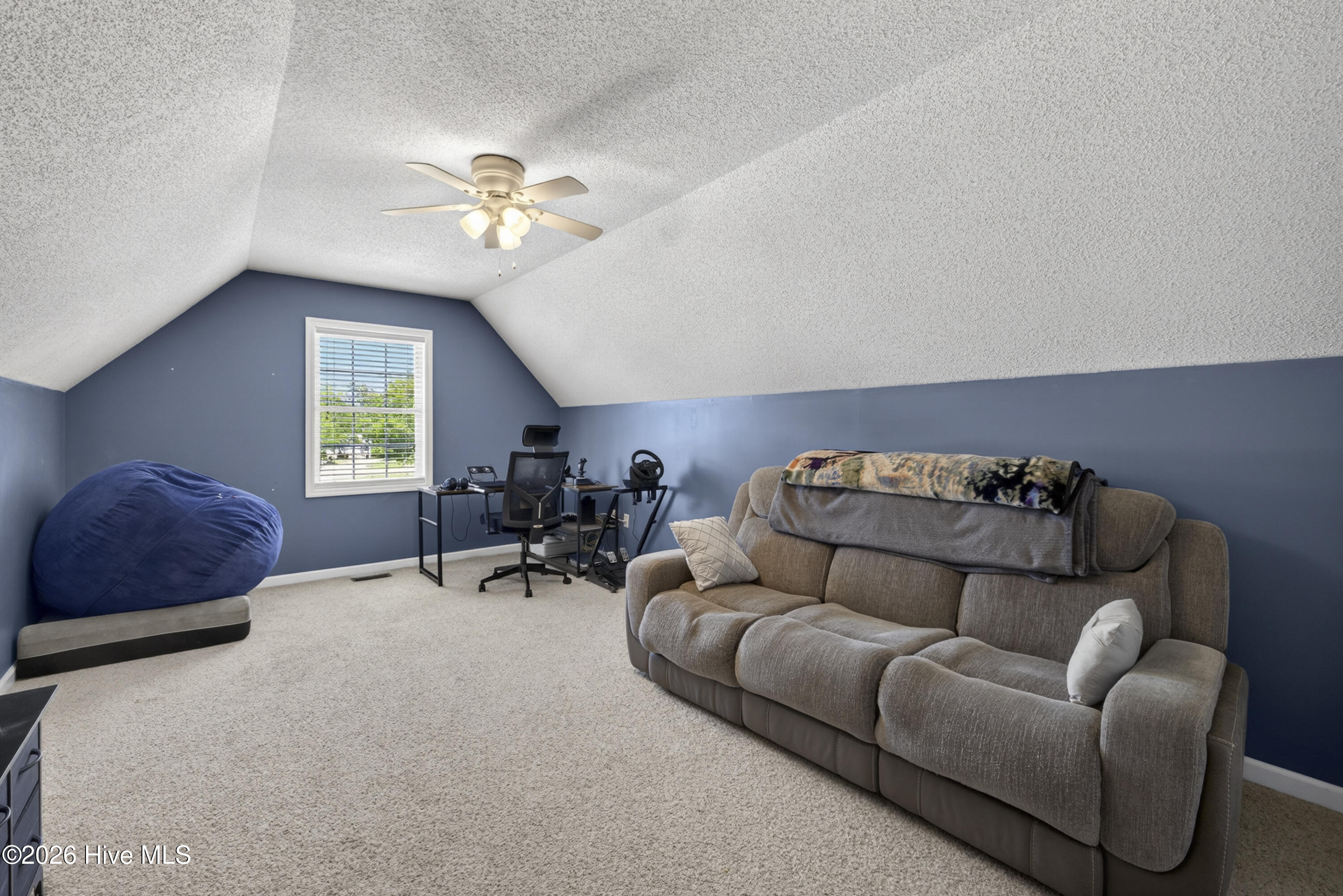 100570330 | Photo 40