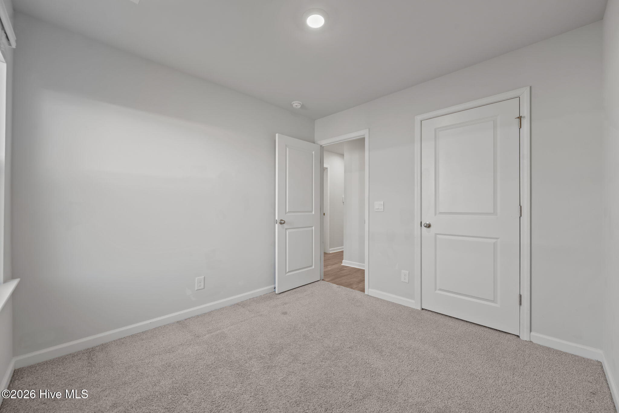 100547866 | Photo 28