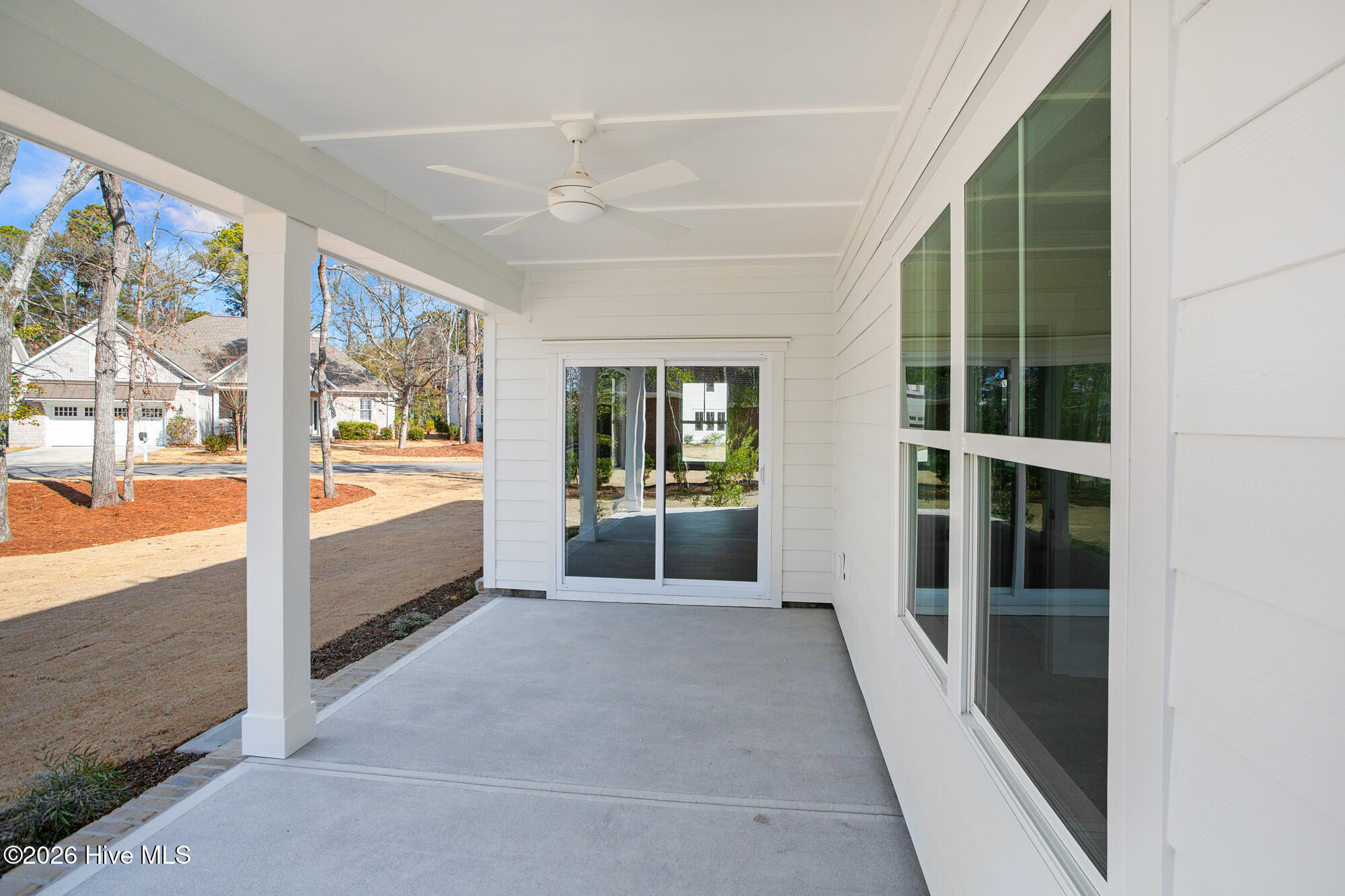 100564009 | Photo 54