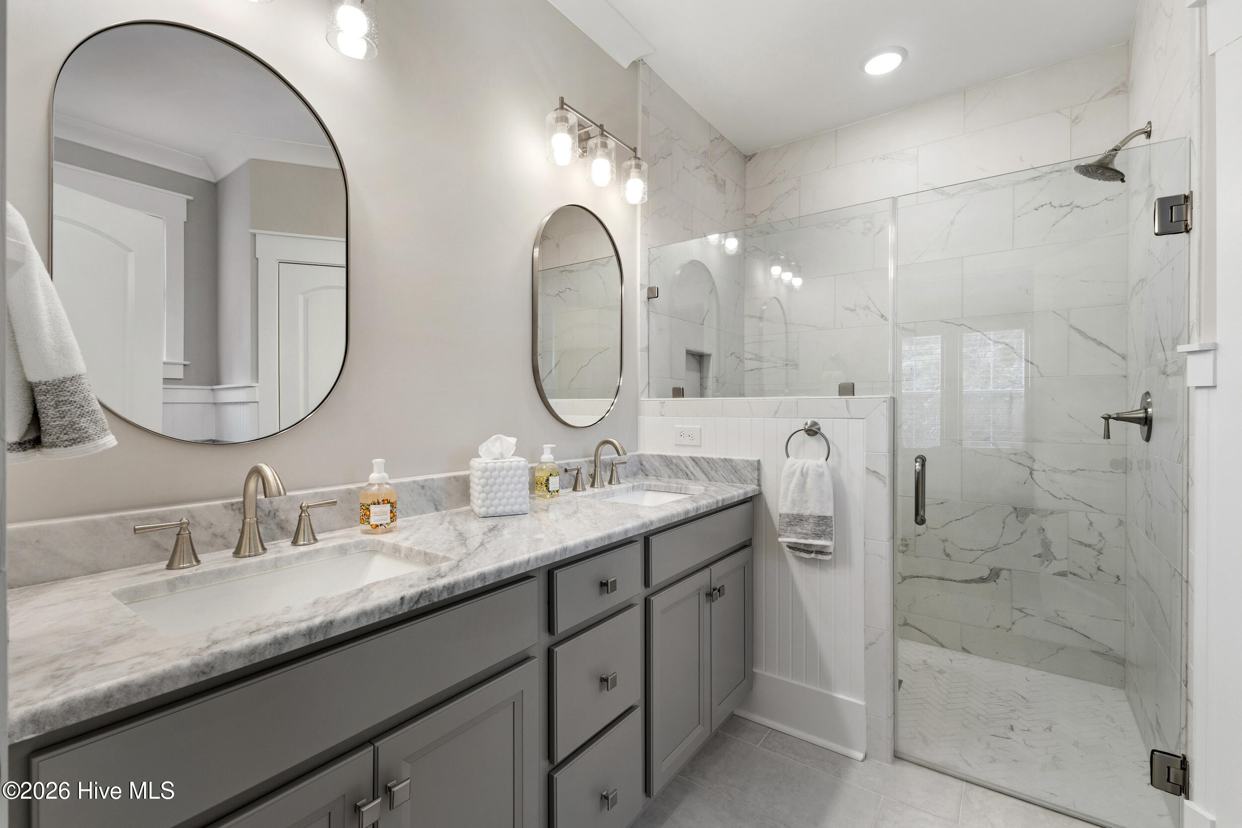 100560170 | Photo 30