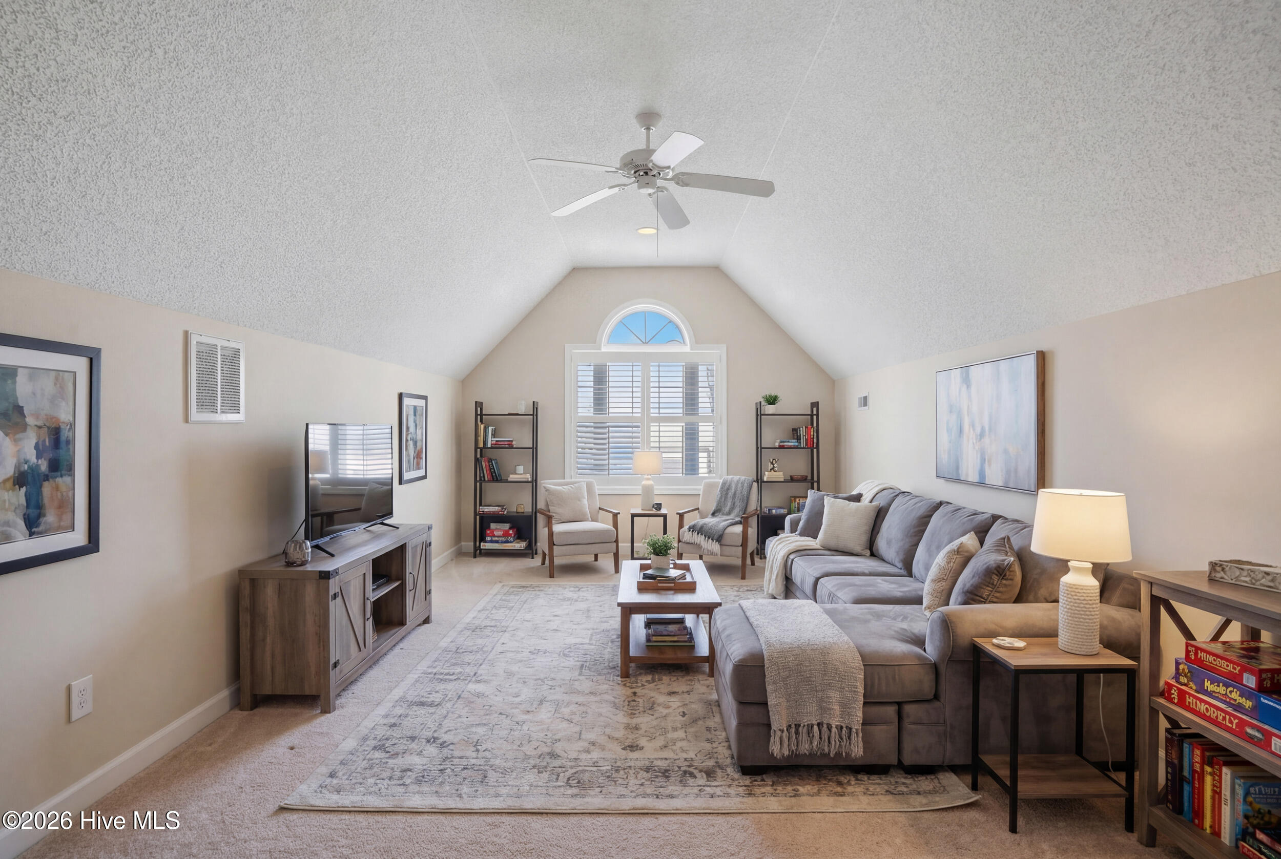 100559989 | Photo 34