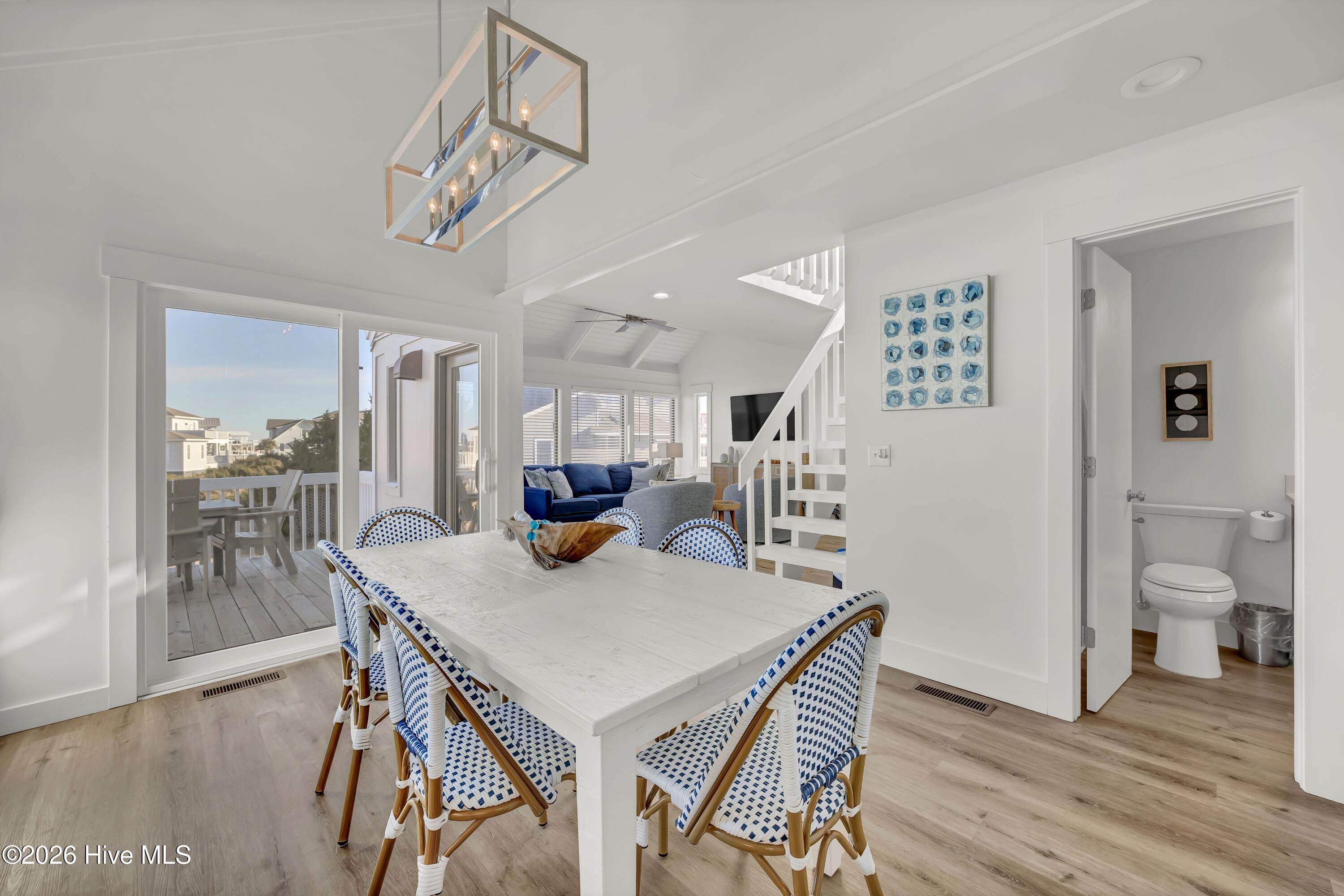 100554666 | Photo 12