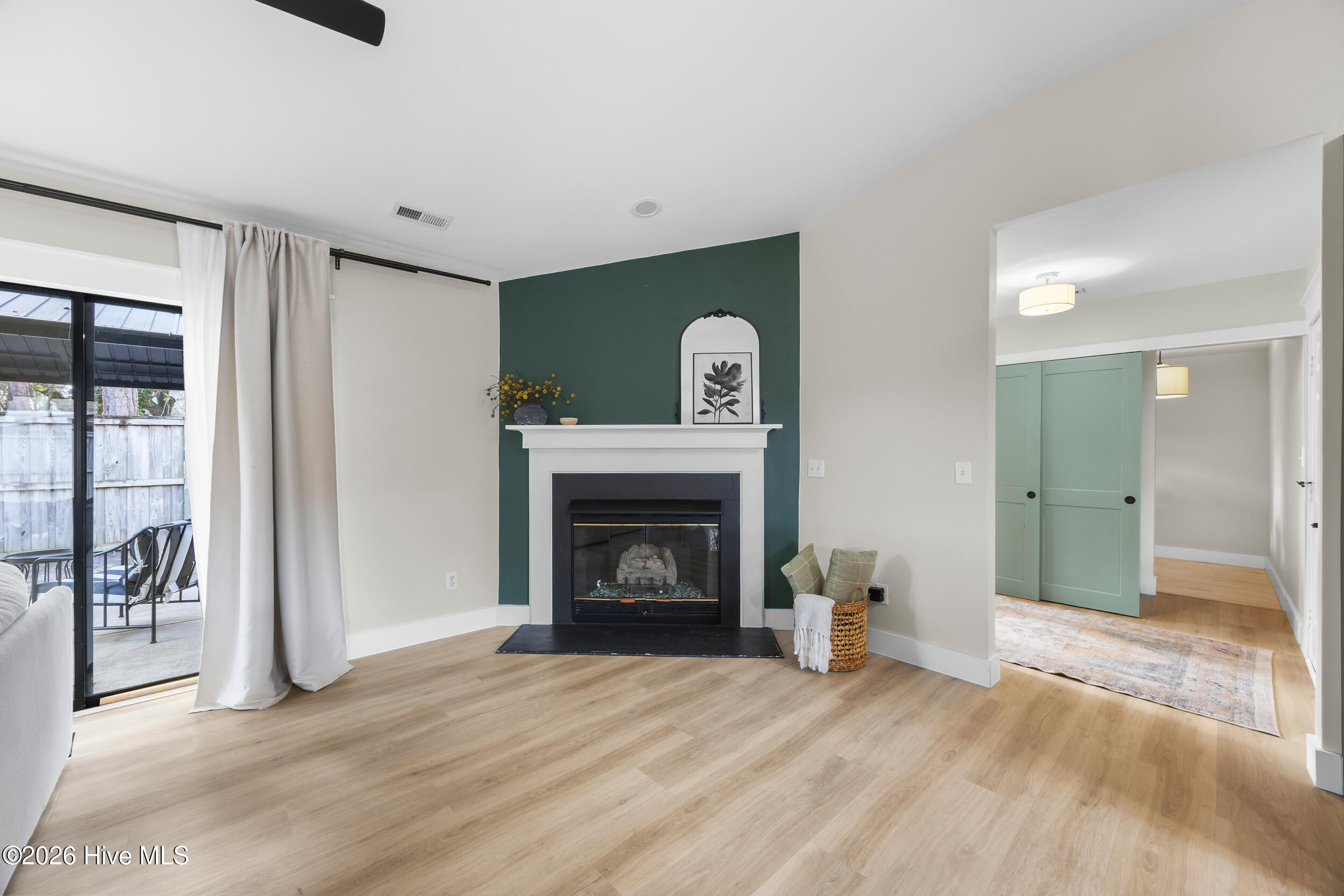 100558579 | Photo 14