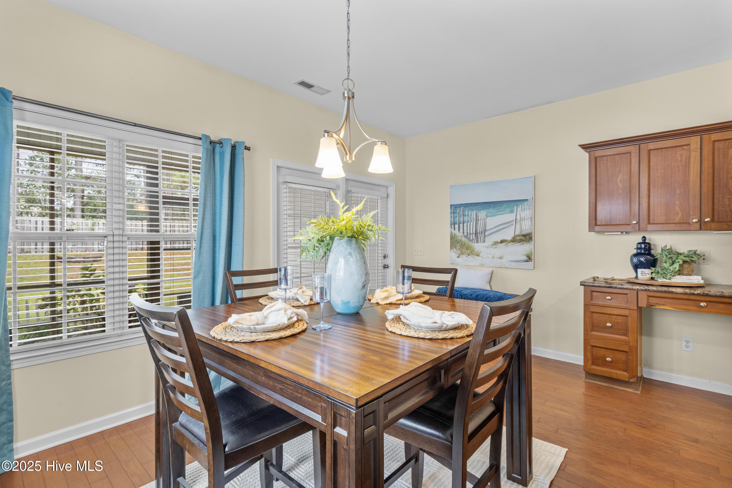 100536590 | Photo 17