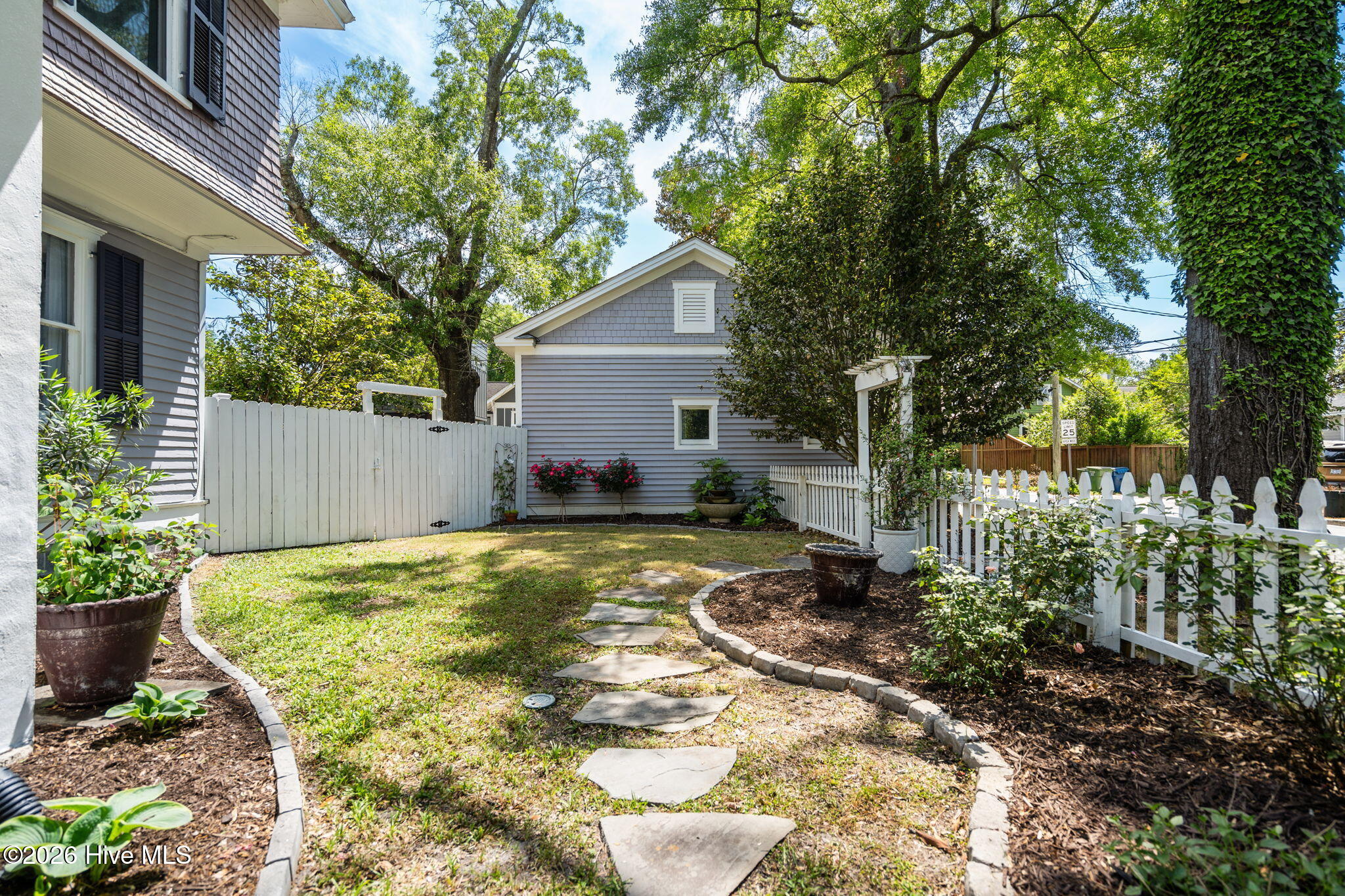 100566277 | Photo 59