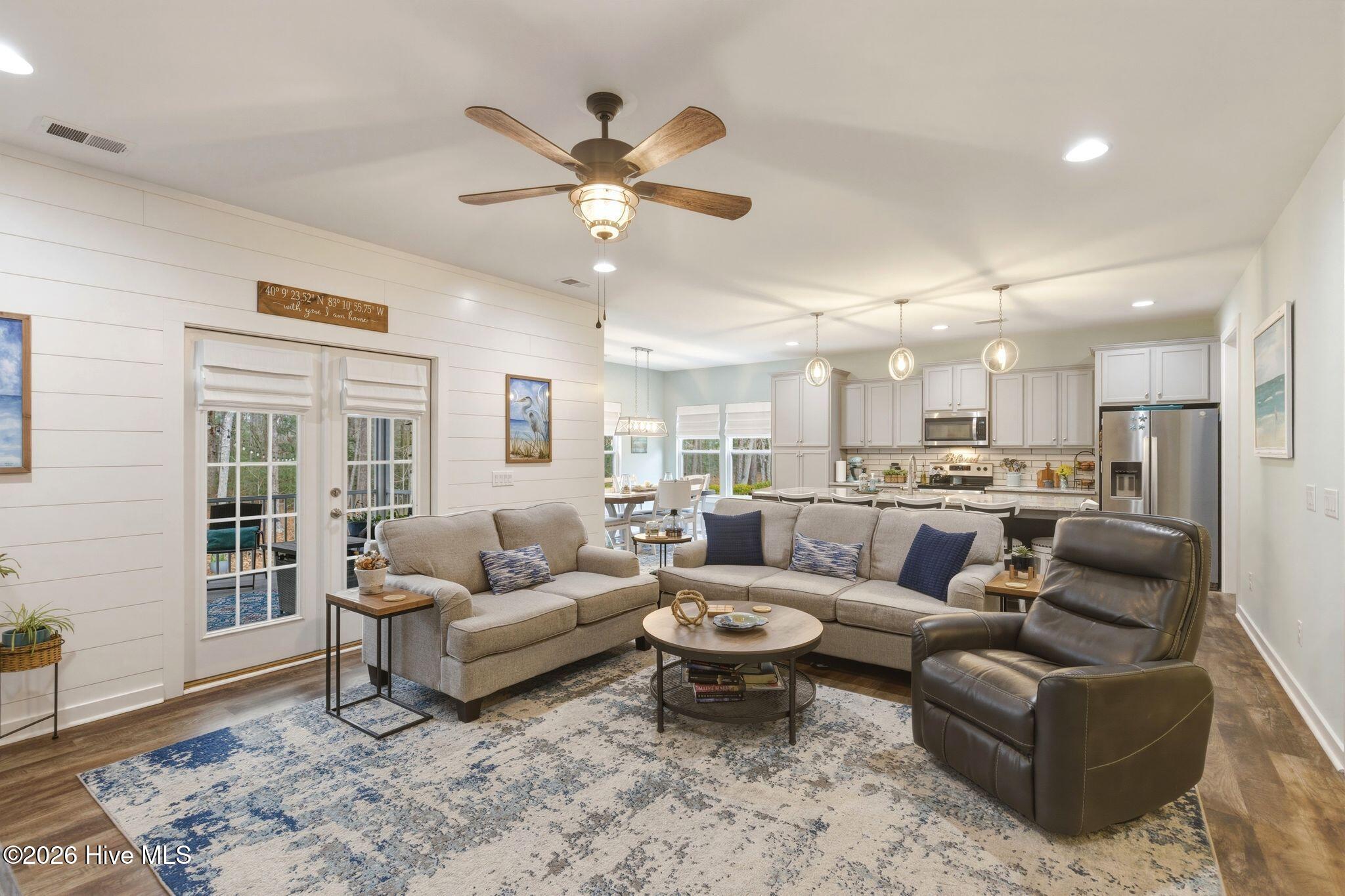 100560702 | Photo 35