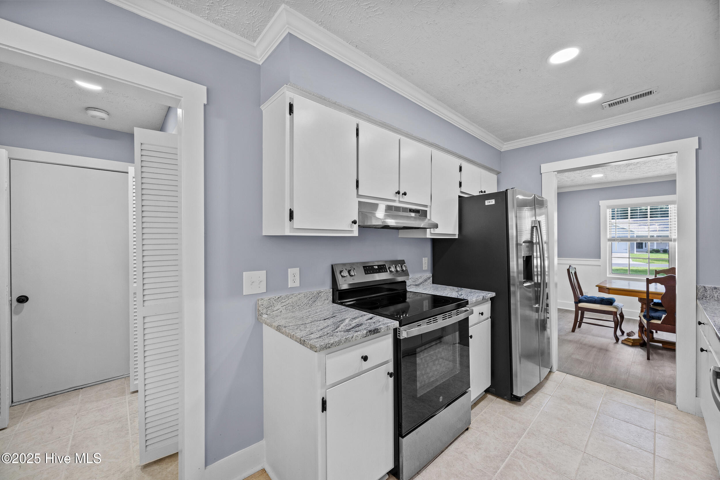 100521133 | Photo 13