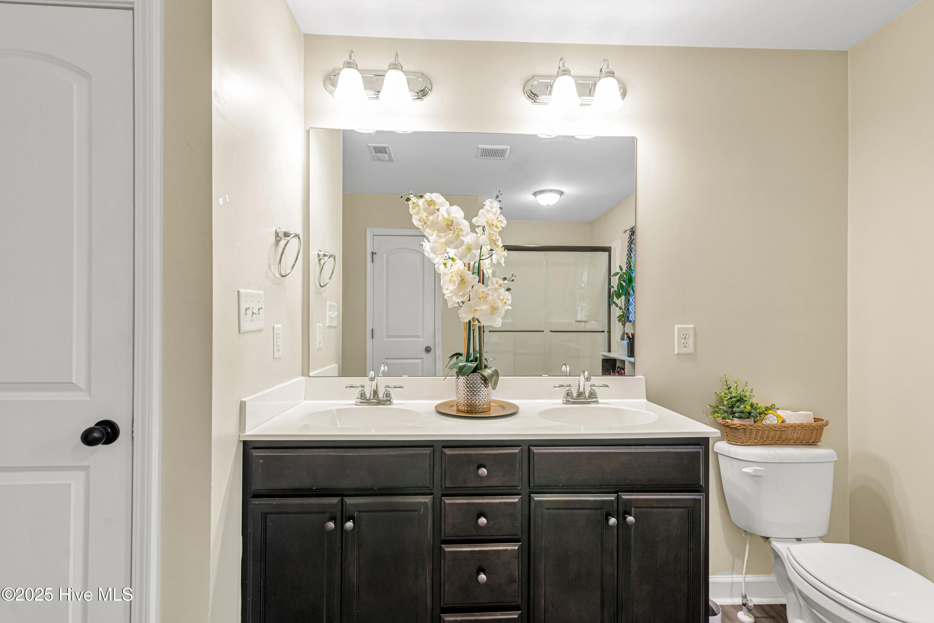 100556038 | Photo 45