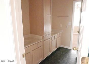 803 Courtyard W,Newport