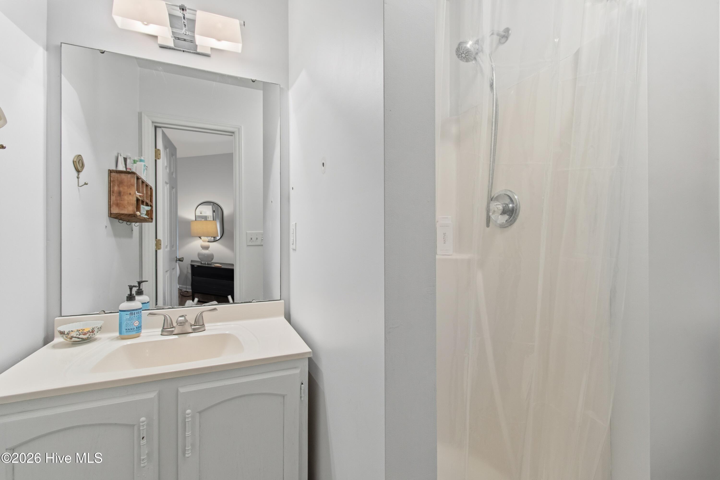 100561306 | Photo 24