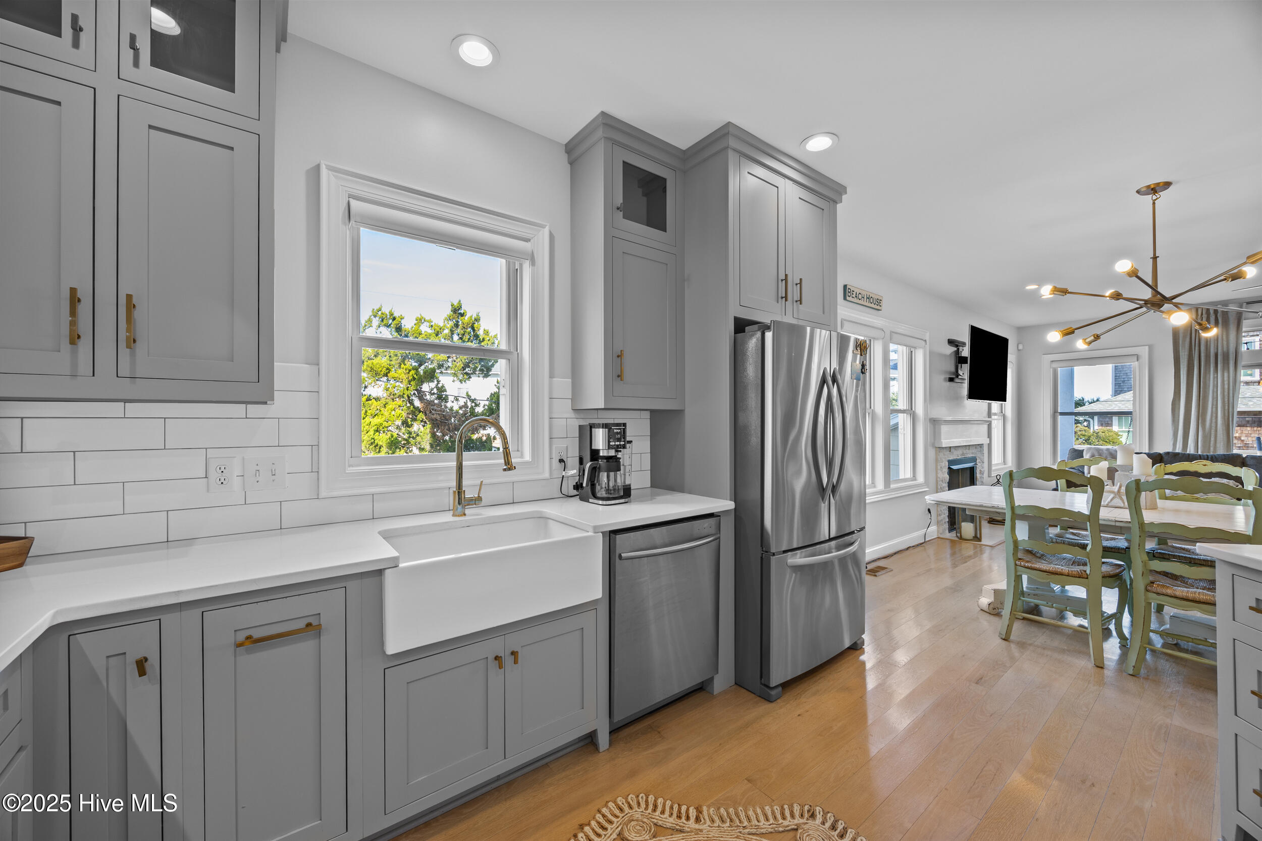 100543159 | Photo 19