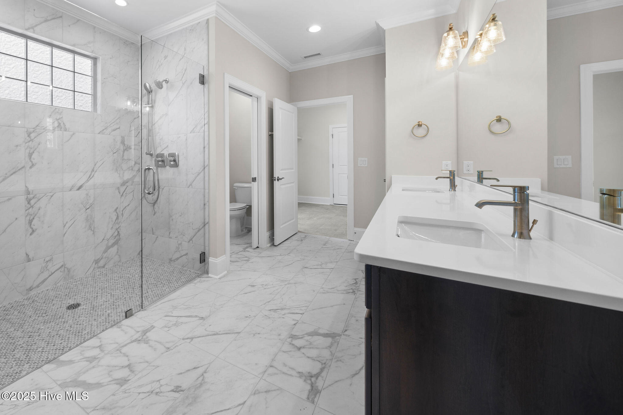 100488997 | Photo 38