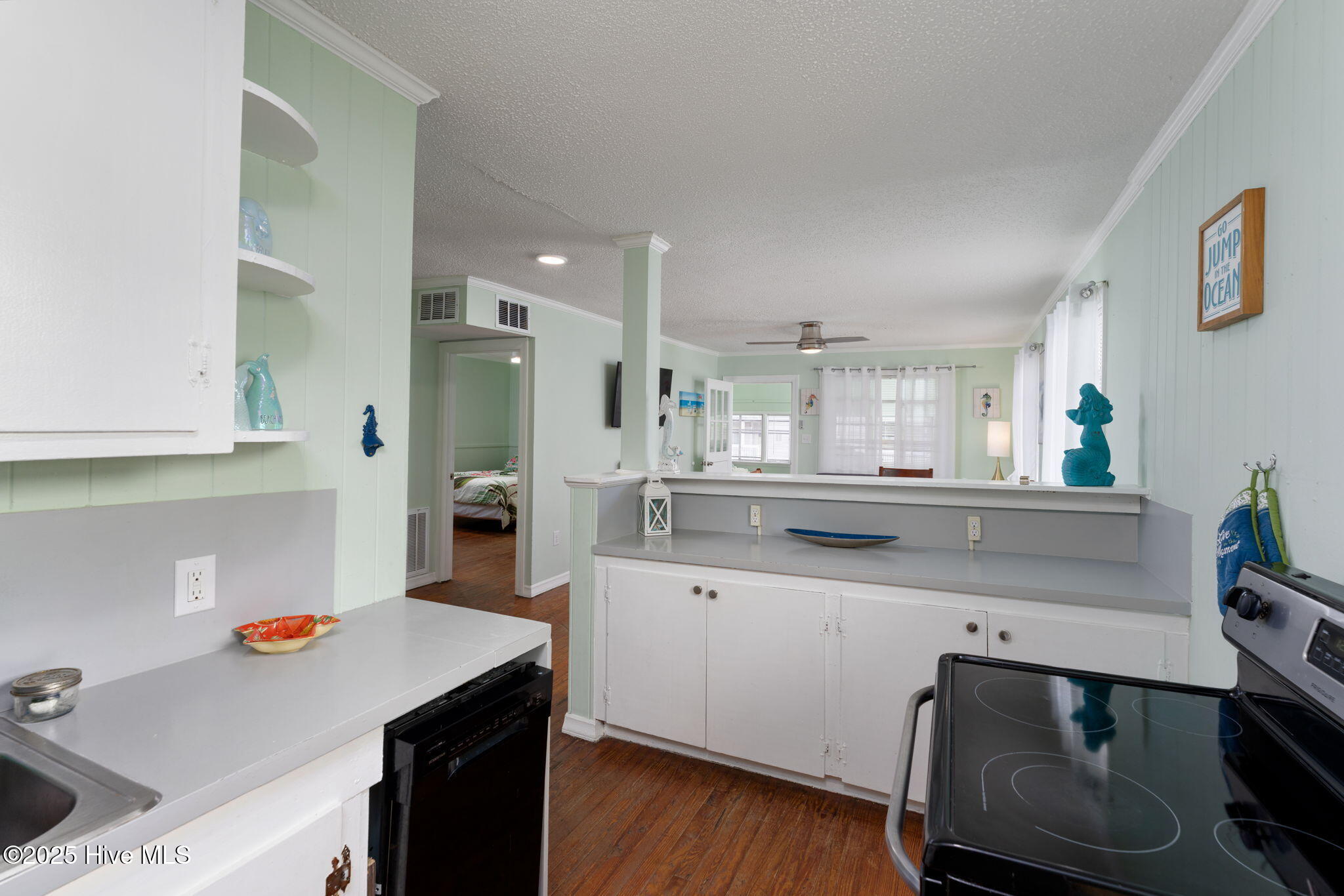 100534181 | Photo 34