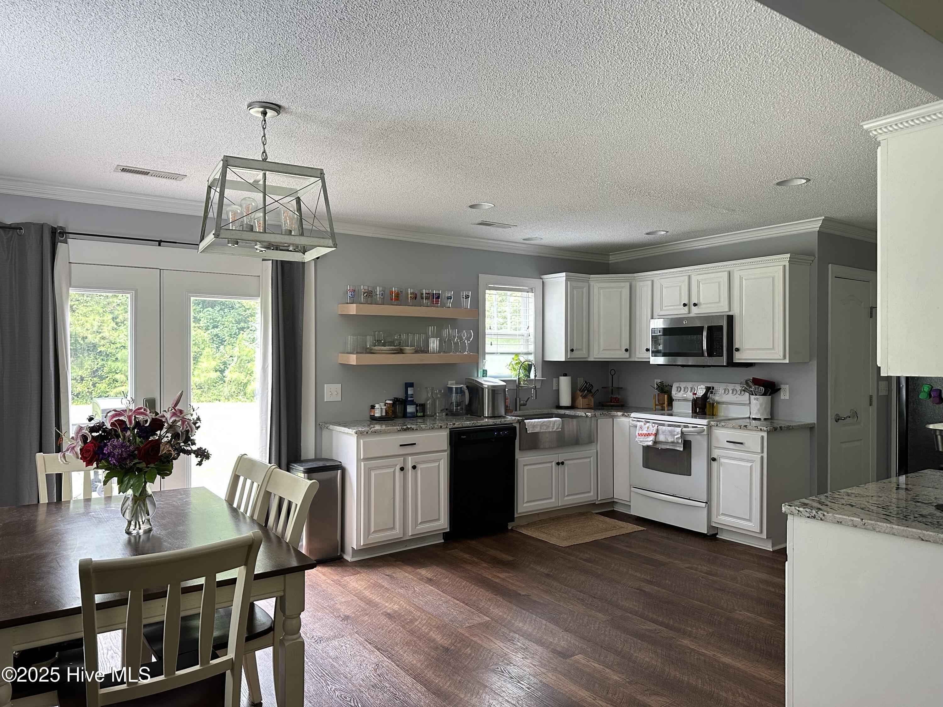 Homes for sale in Burgaw, NC | 110 Aaron Ct, Burgaw, NC 28425 | MLS# 100522873