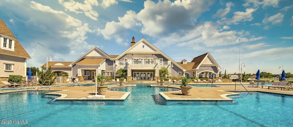 100537185 | Photo 43