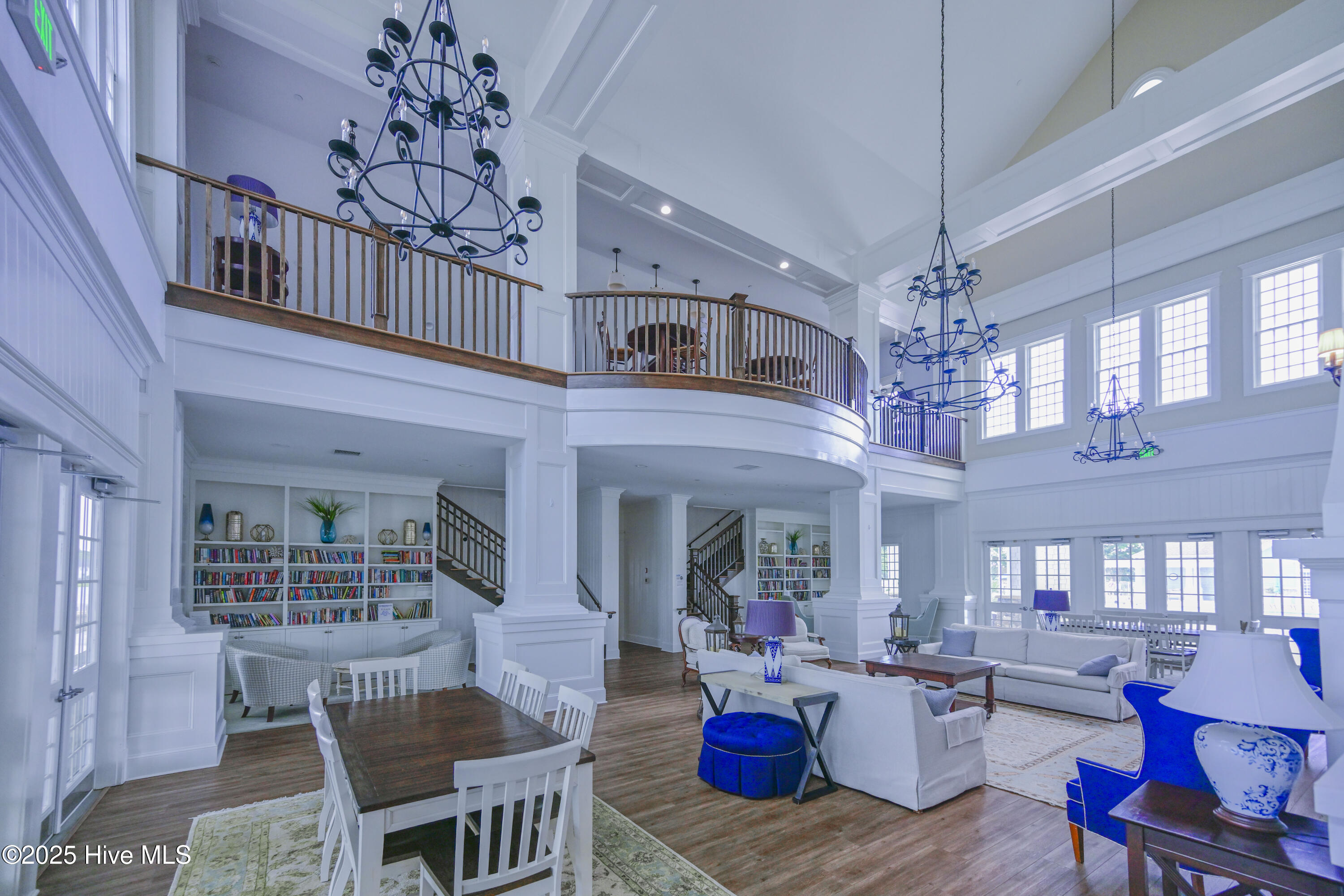 100523770 | Photo 67