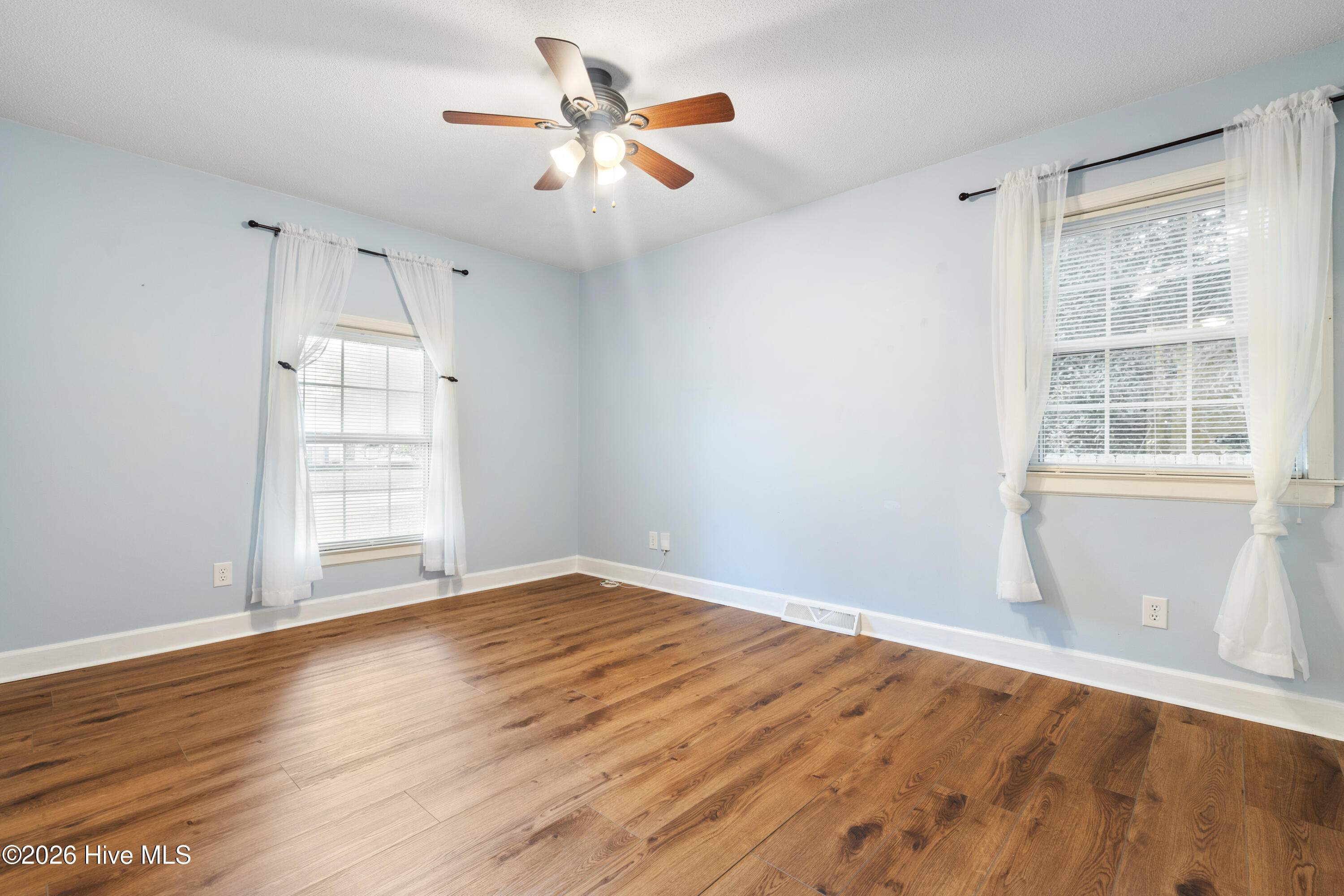 100549887 | Photo 15