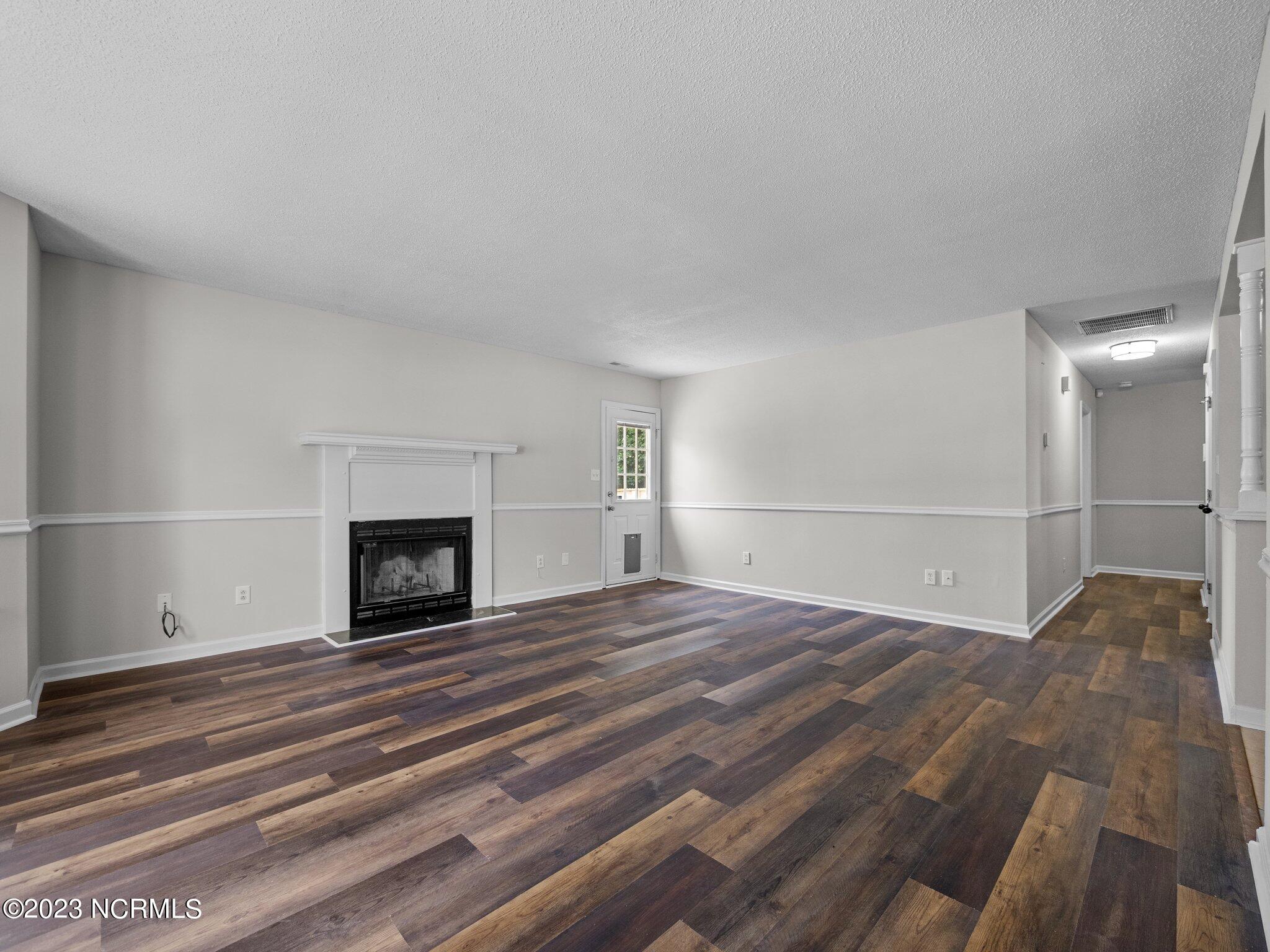 100556244 | Photo 18