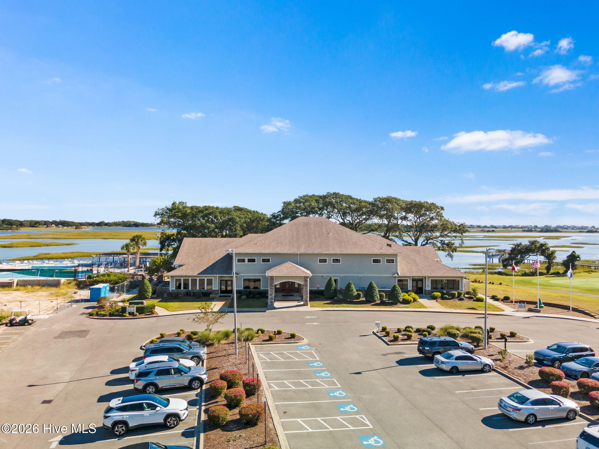 100568987 | Photo 56