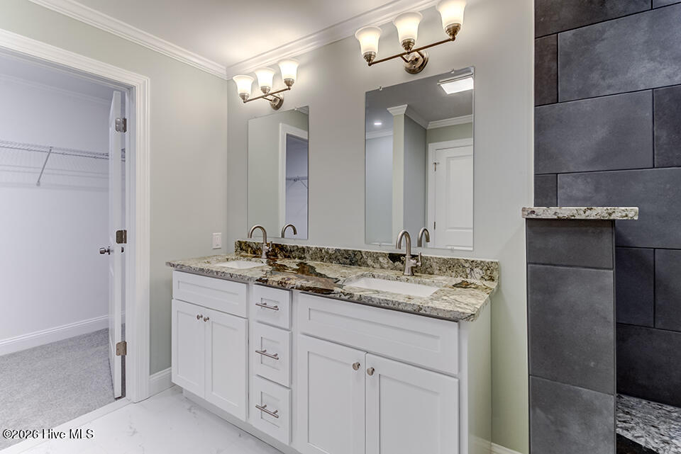 100558677 | Photo 36