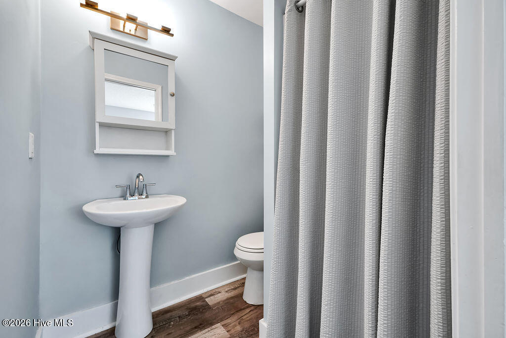 100560710 | Photo 21