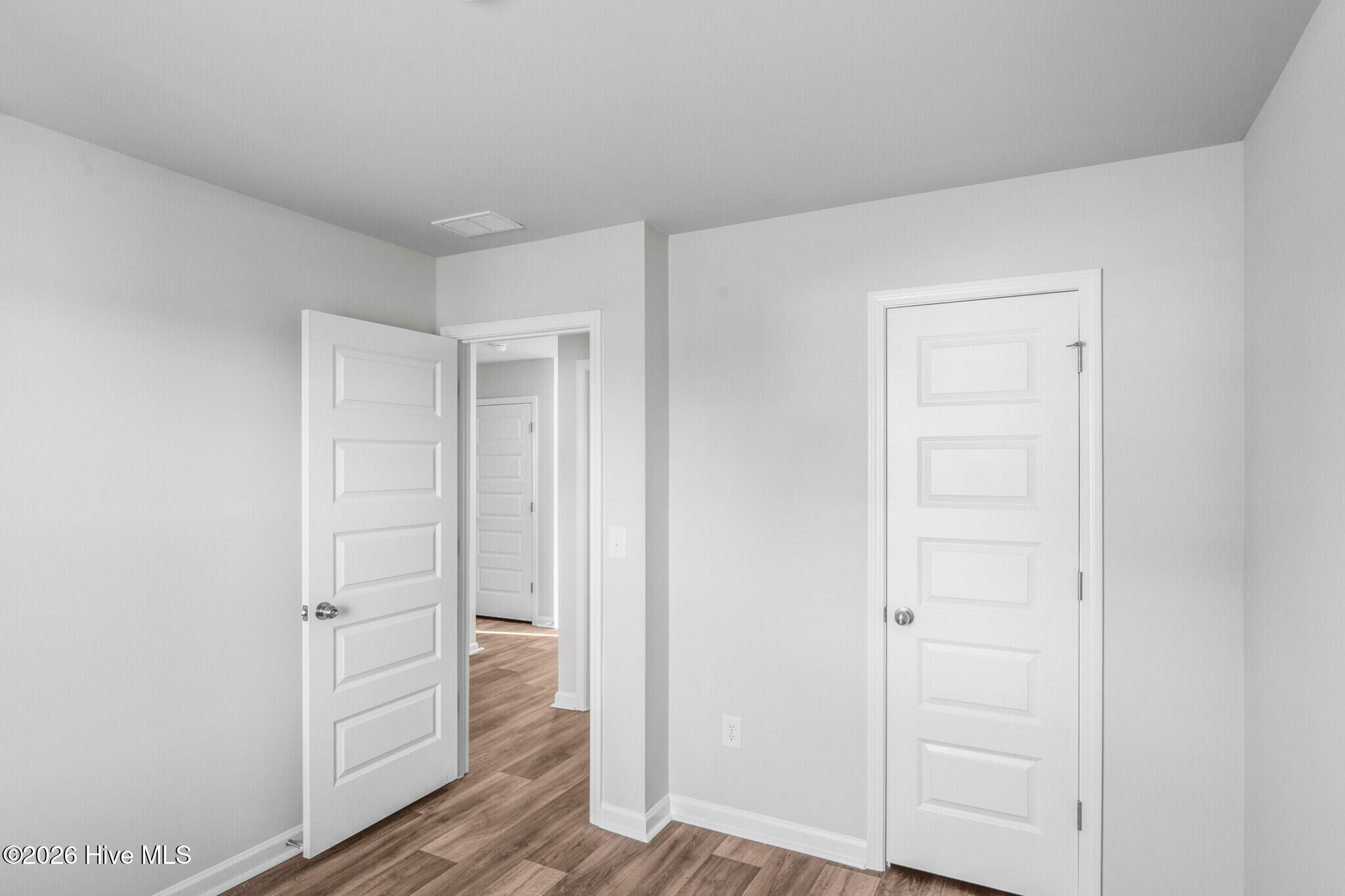 100560353 | Photo 15