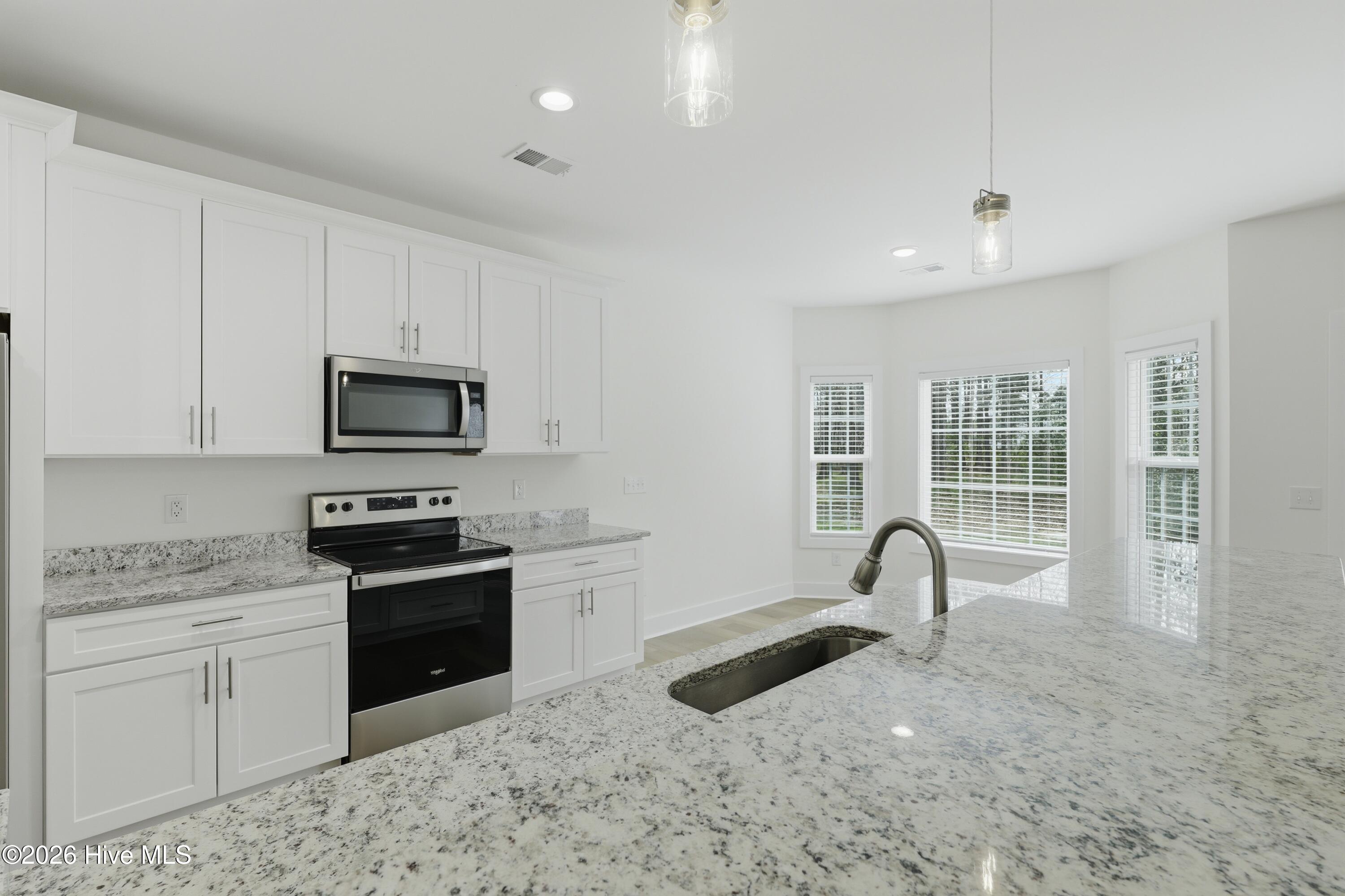 100561503 | Photo 16