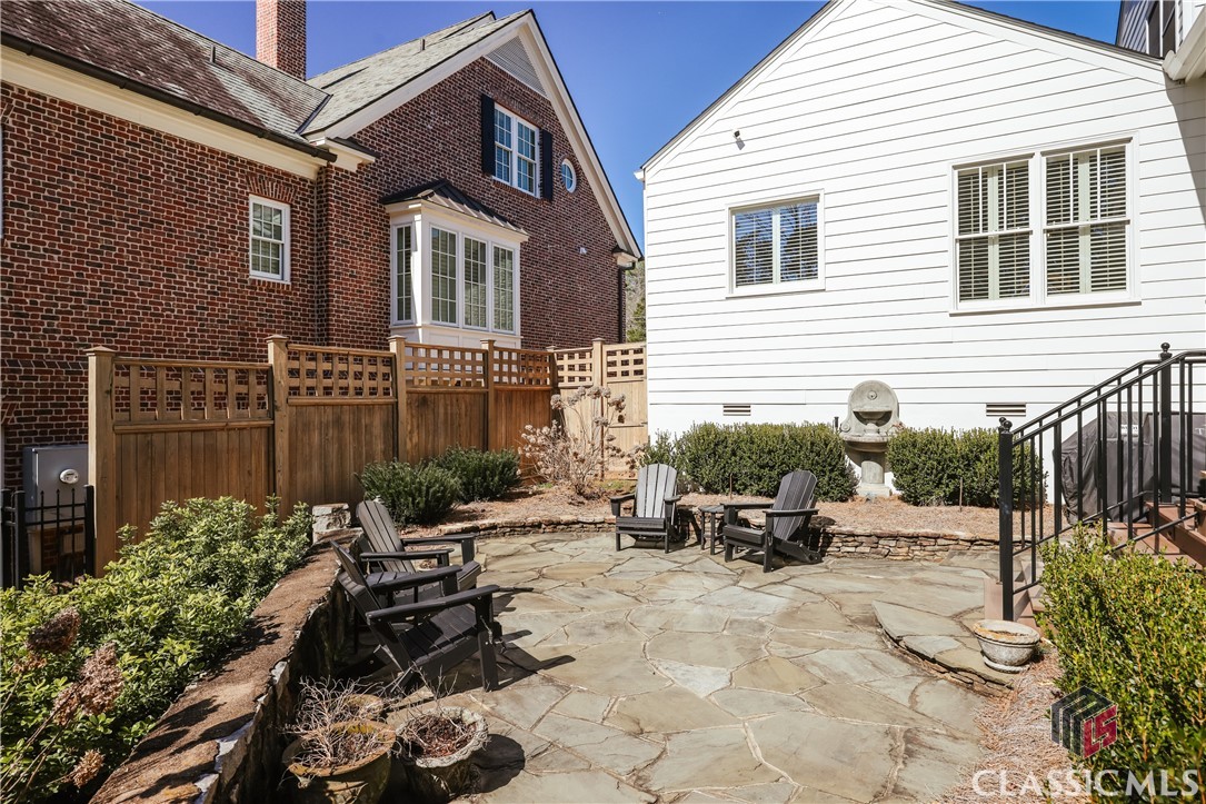 577 Cloverhurst Avenue W