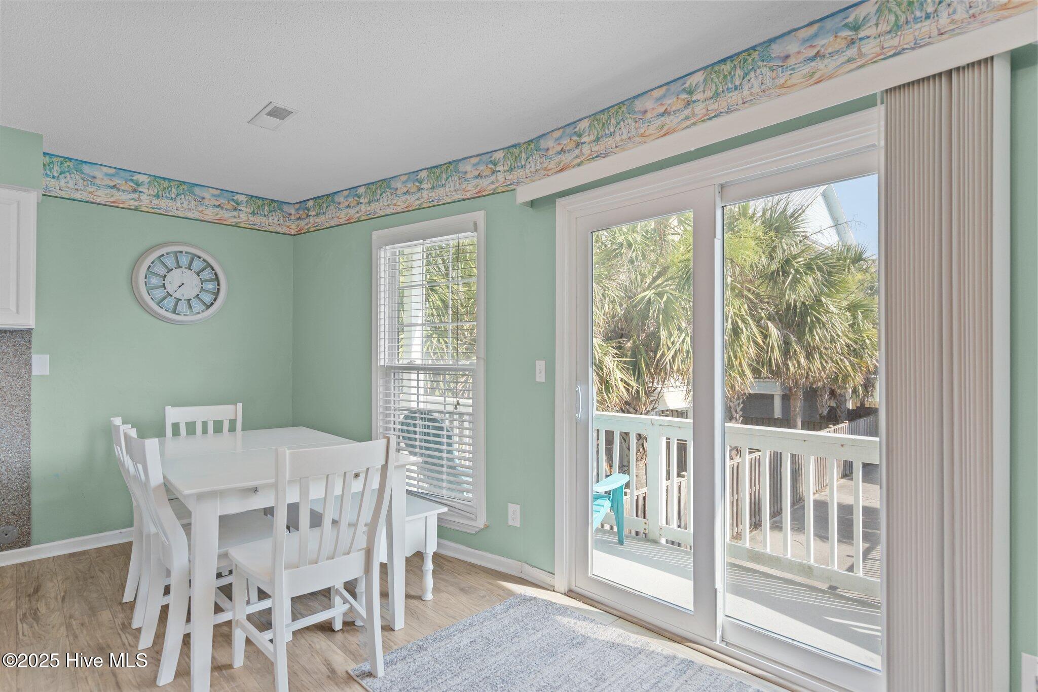 100518077 | Photo 10