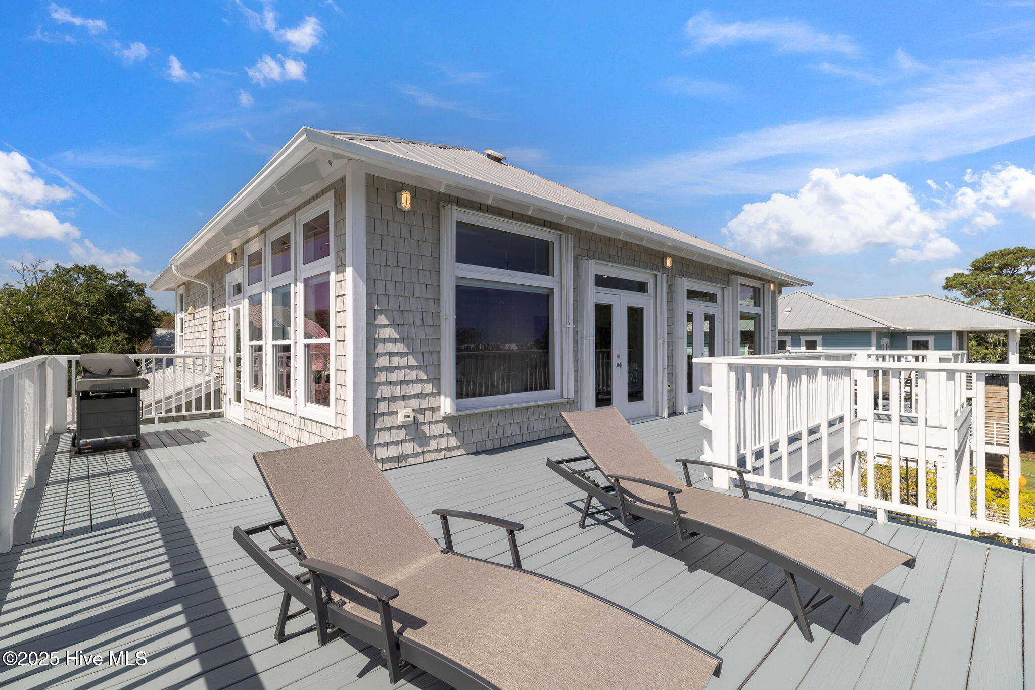 100548263 | Photo 32