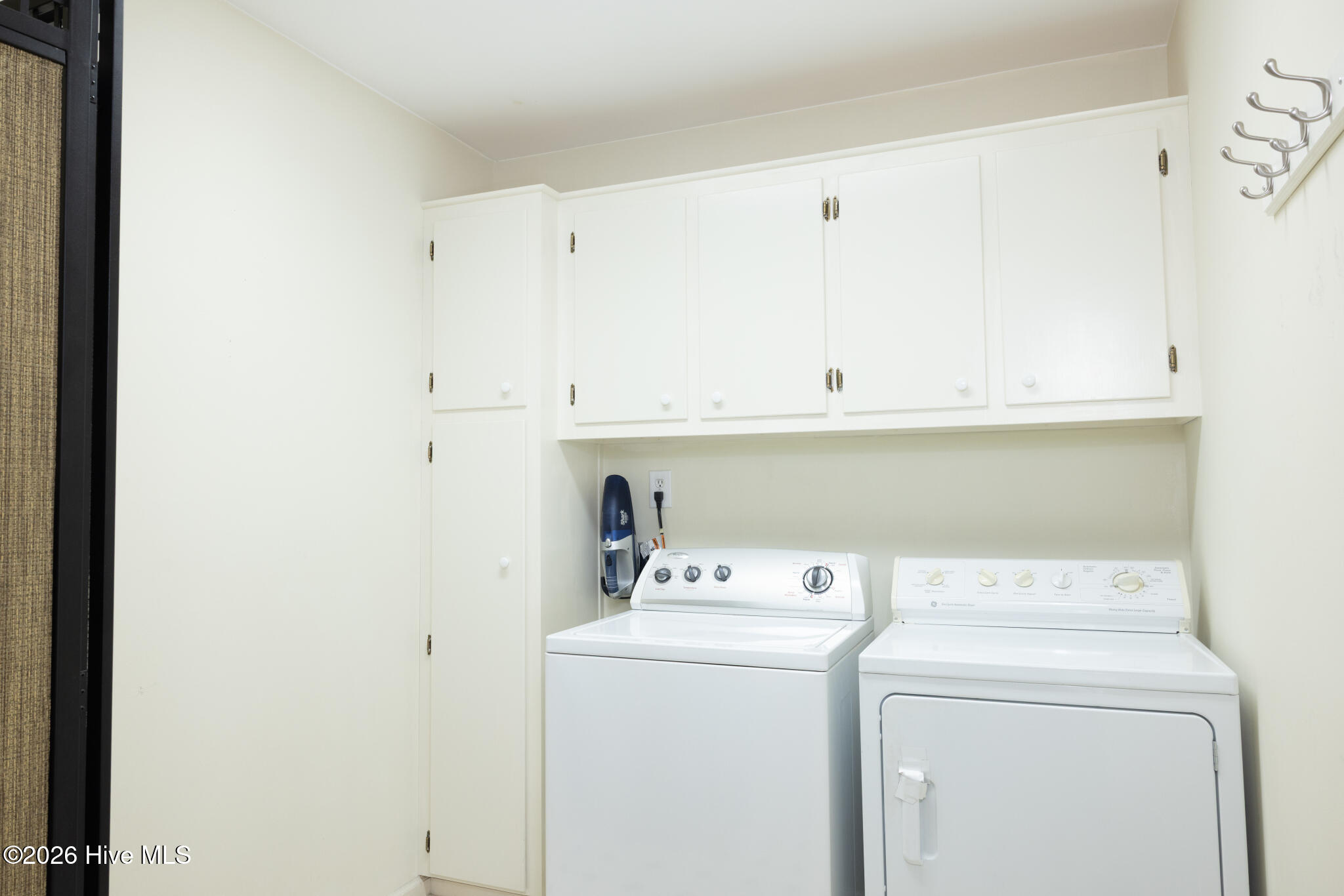 100547125 | Photo 27