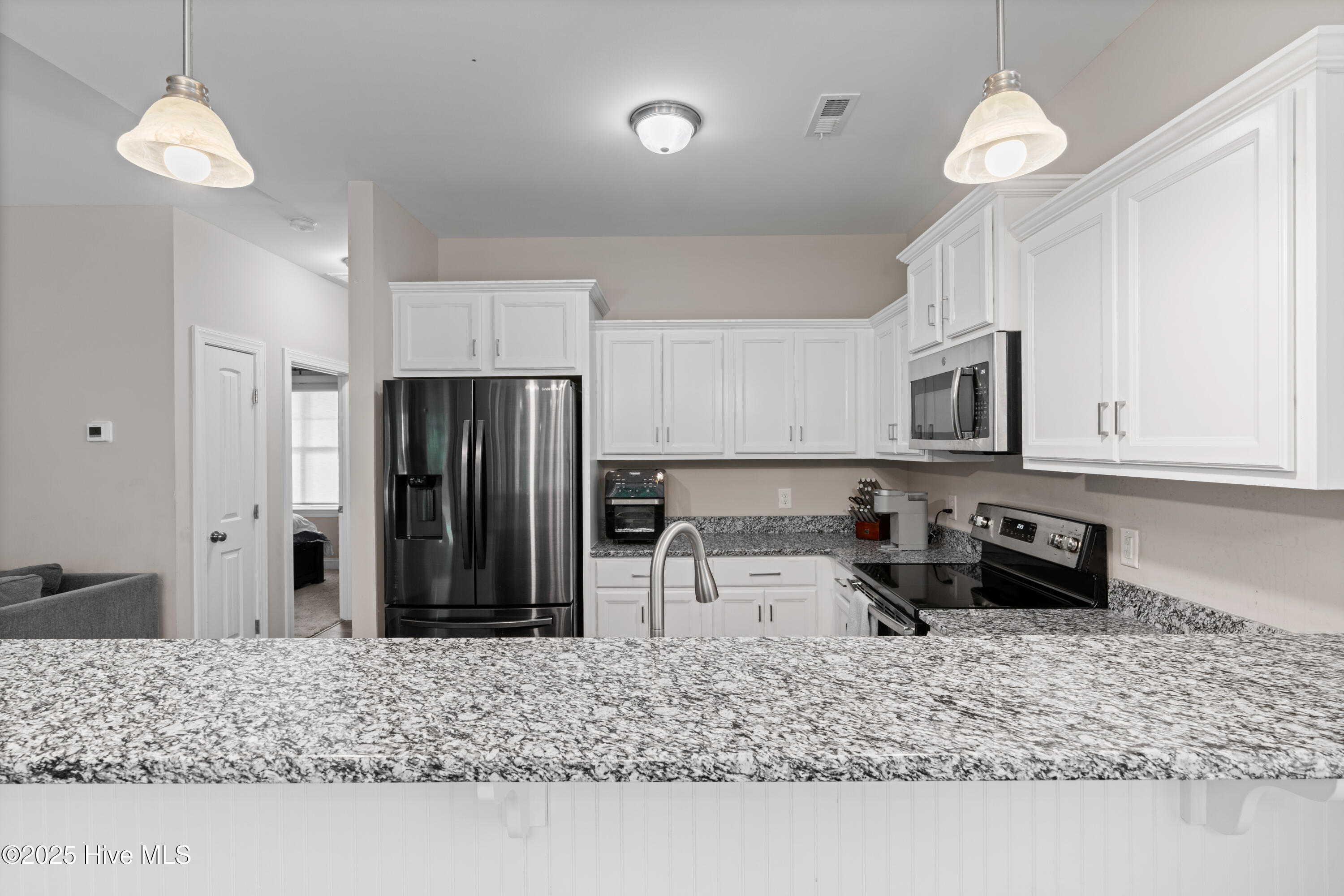 100518721 | Photo 21