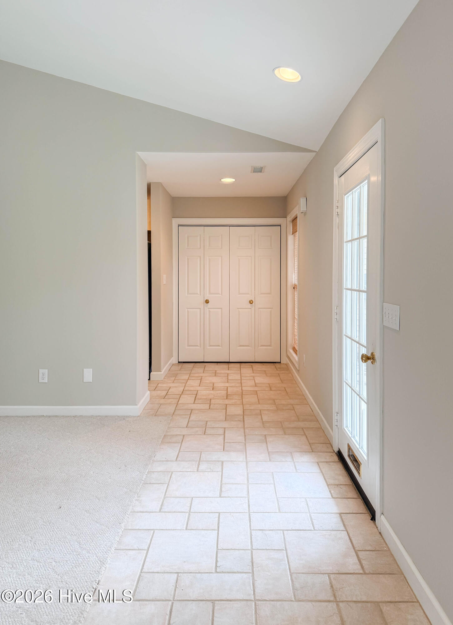 100562741 | Photo 26