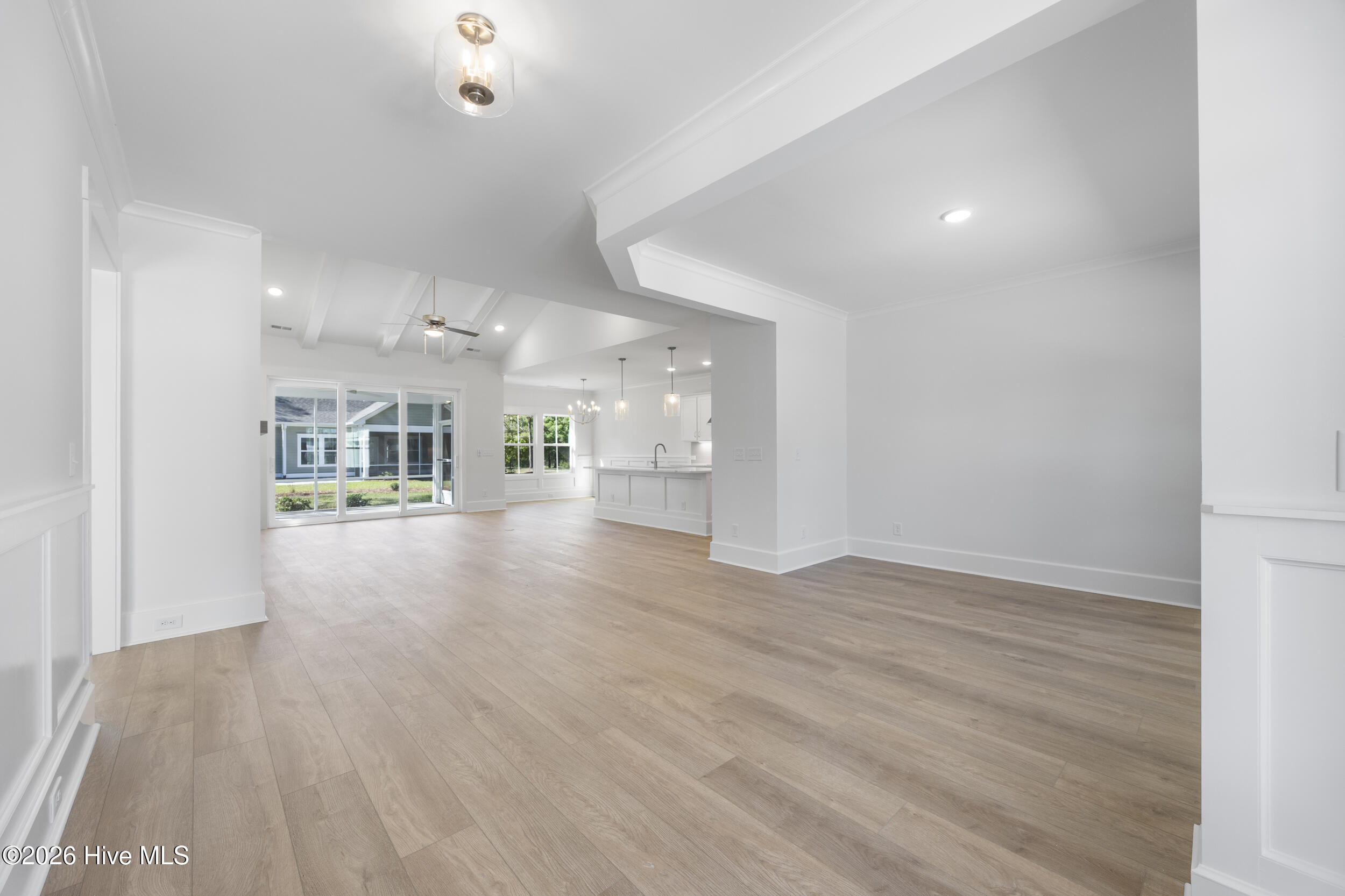 100554696 | Photo 13