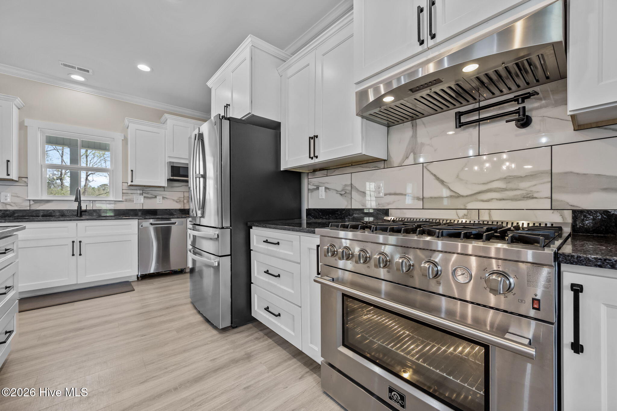 100564402 | Photo 12