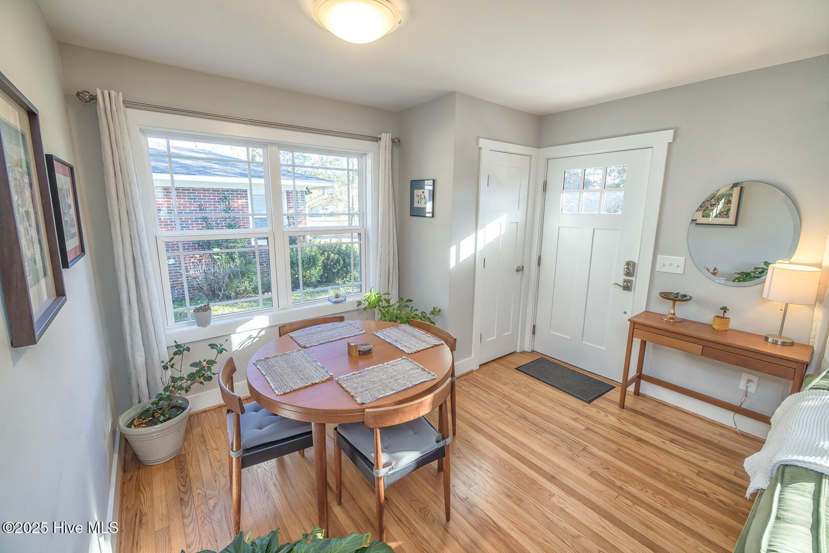 100545205 | Photo 12