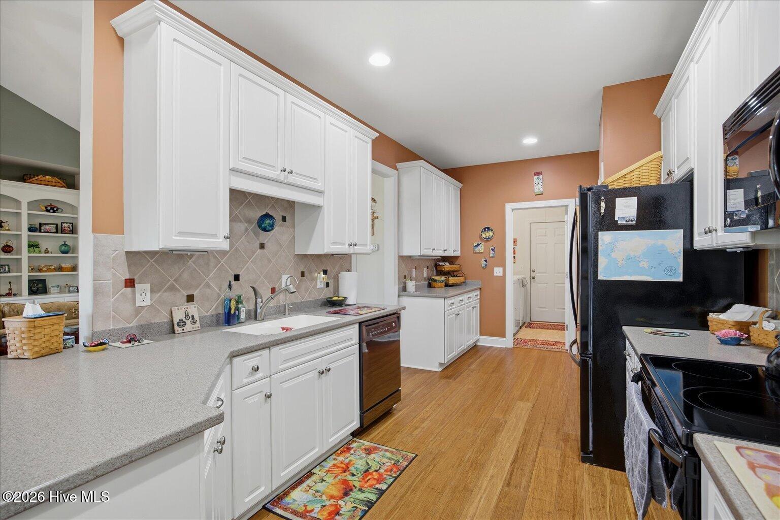 100560337 | Photo 14